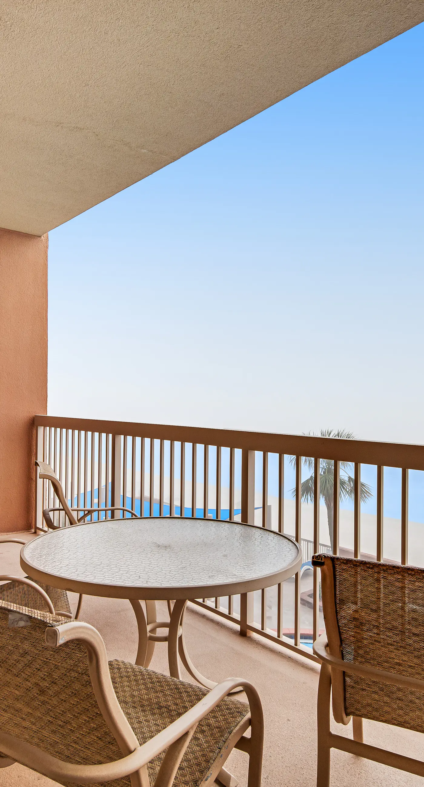 Beach-chic, 7th-floor condo with incredible Gulf-front views, gym, hot tub & 2 pools