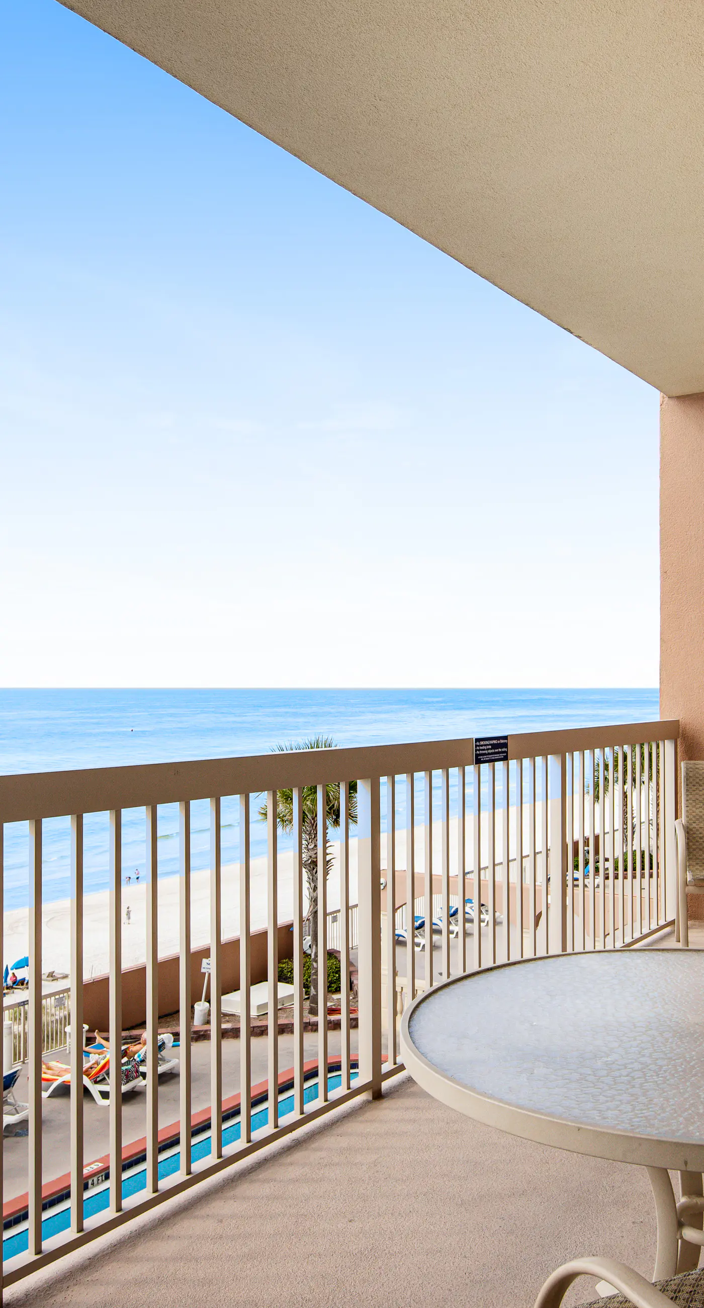 Beach-chic, 7th-floor condo with incredible Gulf-front views, gym, hot tub & 2 pools