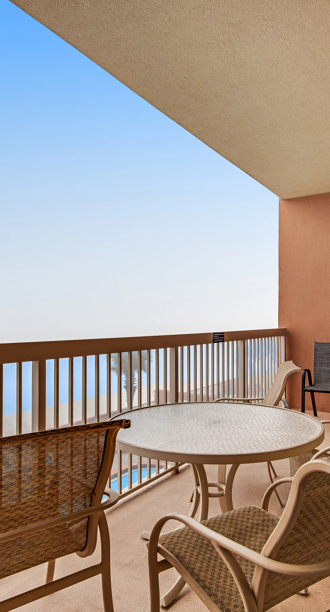 Beach-chic, 7th-floor condo with incredible Gulf-front views, gym, hot tub & 2 pools