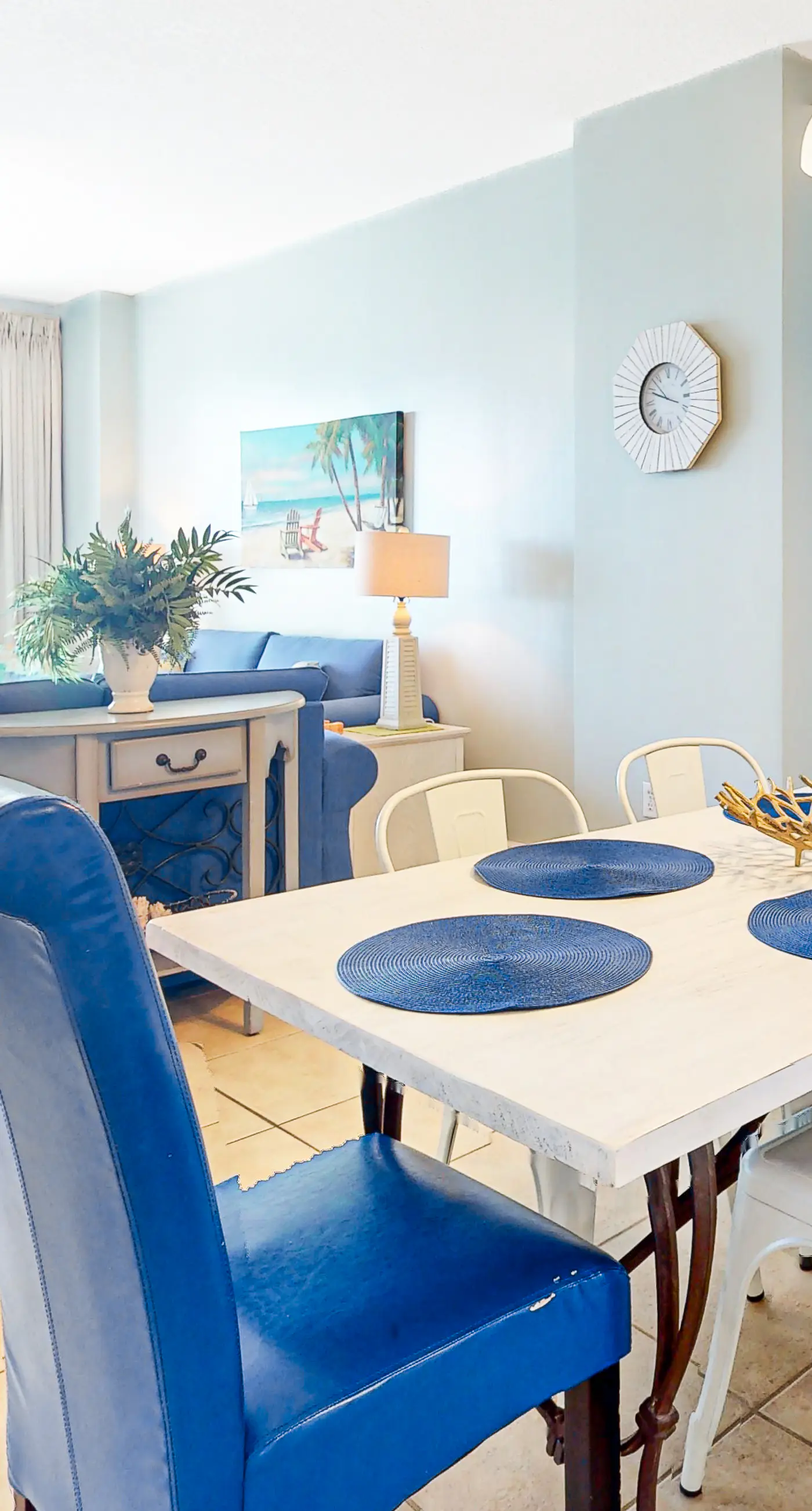 Beach-chic, 7th-floor condo with incredible Gulf-front views, gym, hot tub & 2 pools