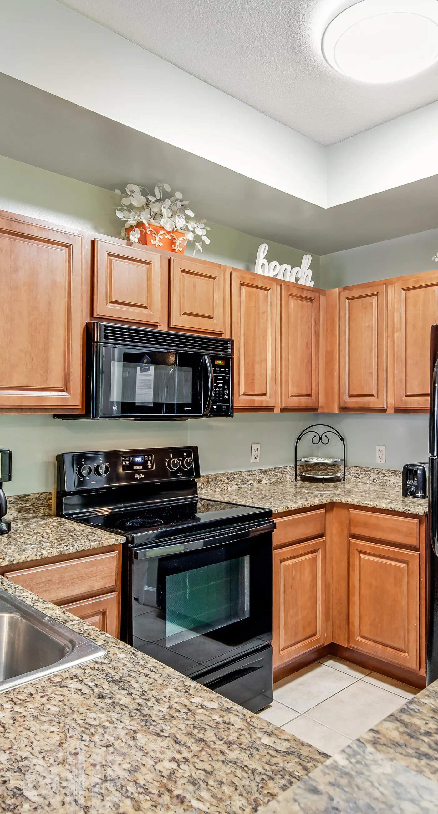 Beach-chic, 7th-floor condo with incredible Gulf-front views, gym, hot tub & 2 pools