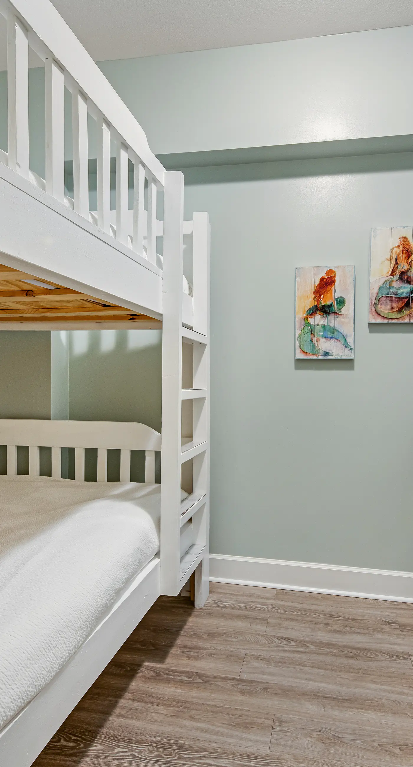 Beach-chic, 7th-floor condo with incredible Gulf-front views, gym, hot tub & 2 pools
