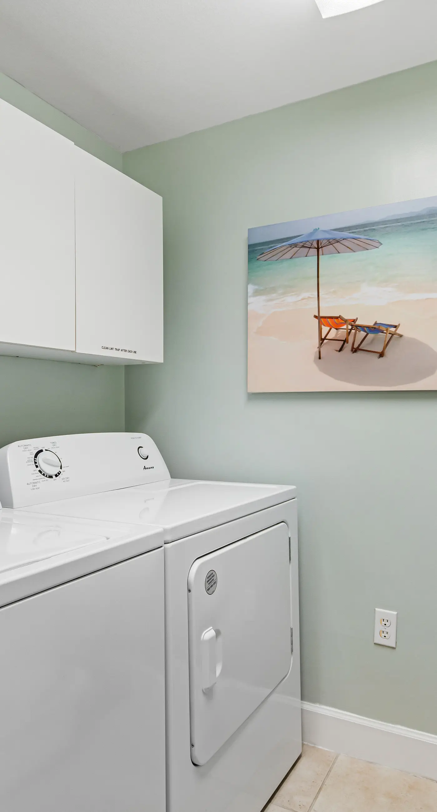 Beach-chic, 7th-floor condo with incredible Gulf-front views, gym, hot tub & 2 pools