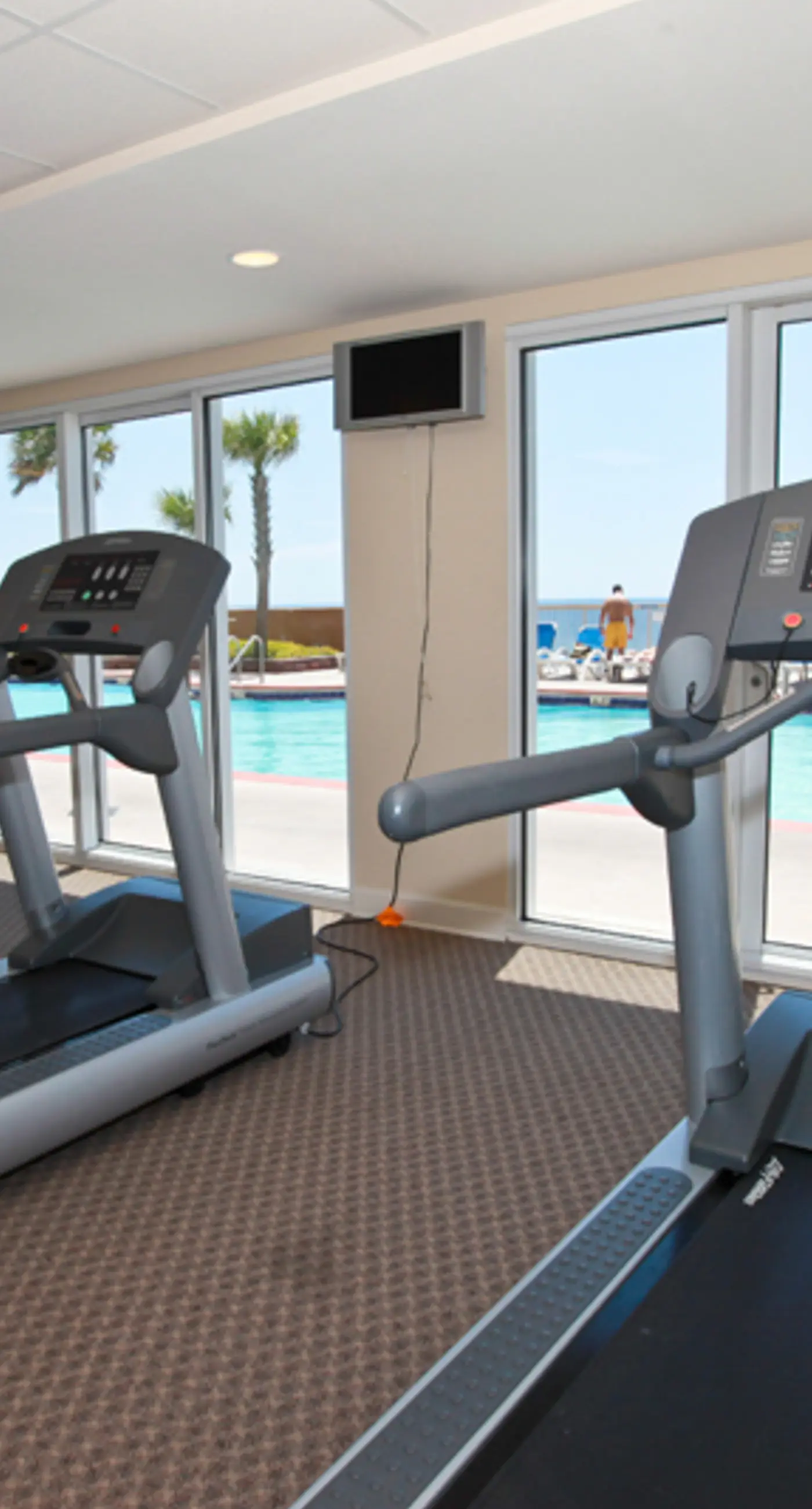 Beach-chic, 7th-floor condo with incredible Gulf-front views, gym, hot tub & 2 pools