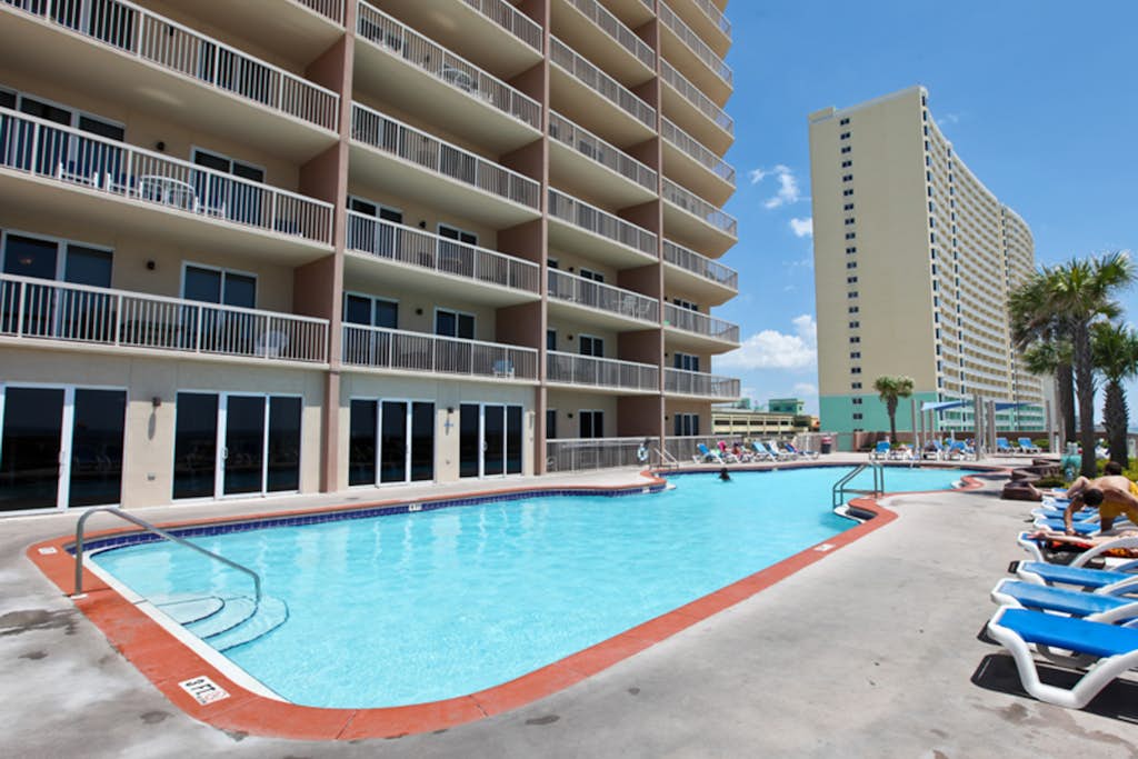 Beach-chic, 7th-floor condo with incredible Gulf-front views, gym, hot tub & 2 pools