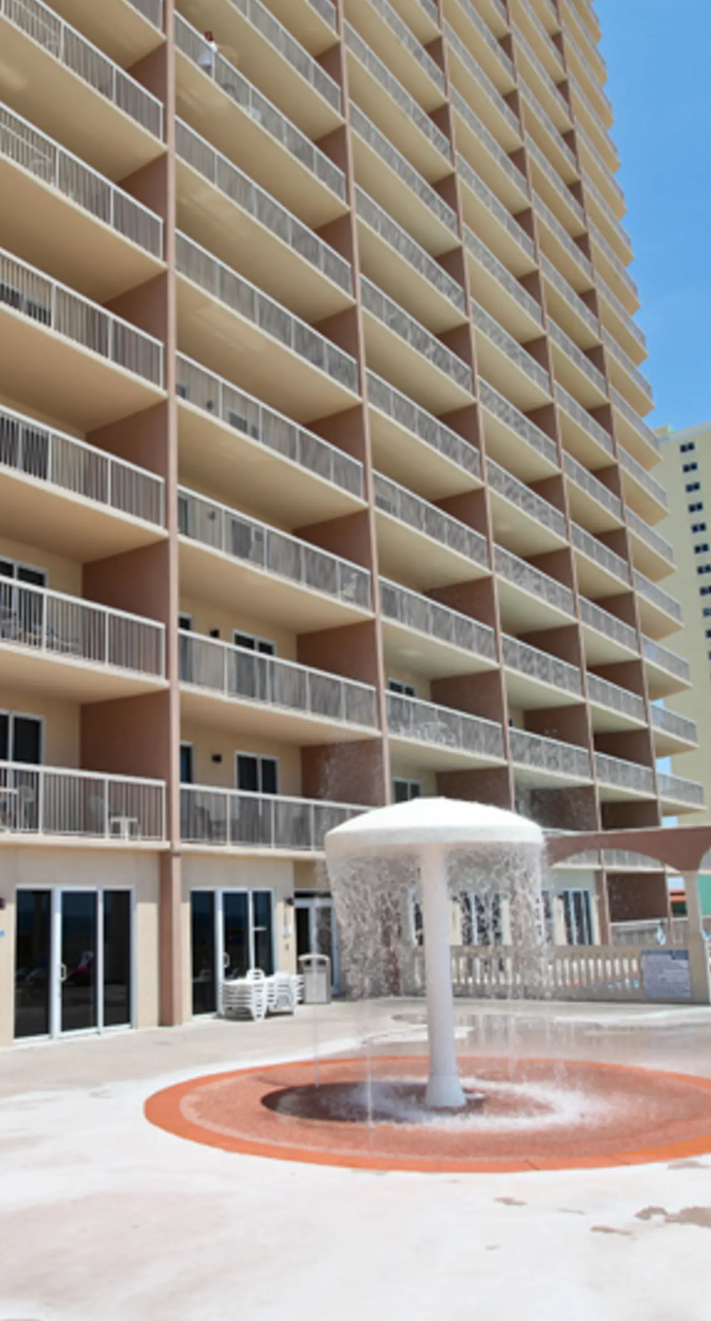 Beach-chic, 7th-floor condo with incredible Gulf-front views, gym, hot tub & 2 pools