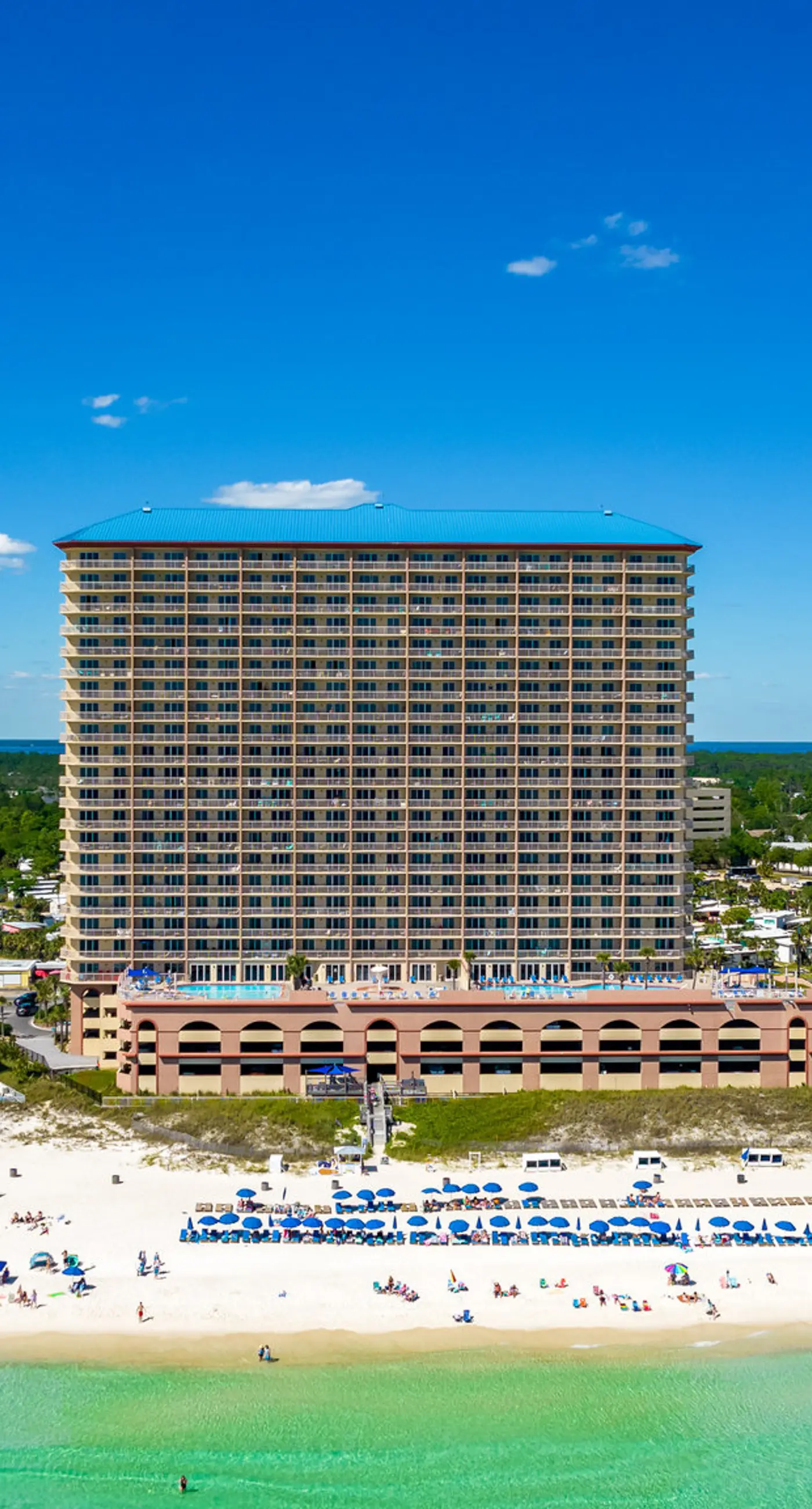 Beach-chic, 7th-floor condo with incredible Gulf-front views, gym, hot tub & 2 pools