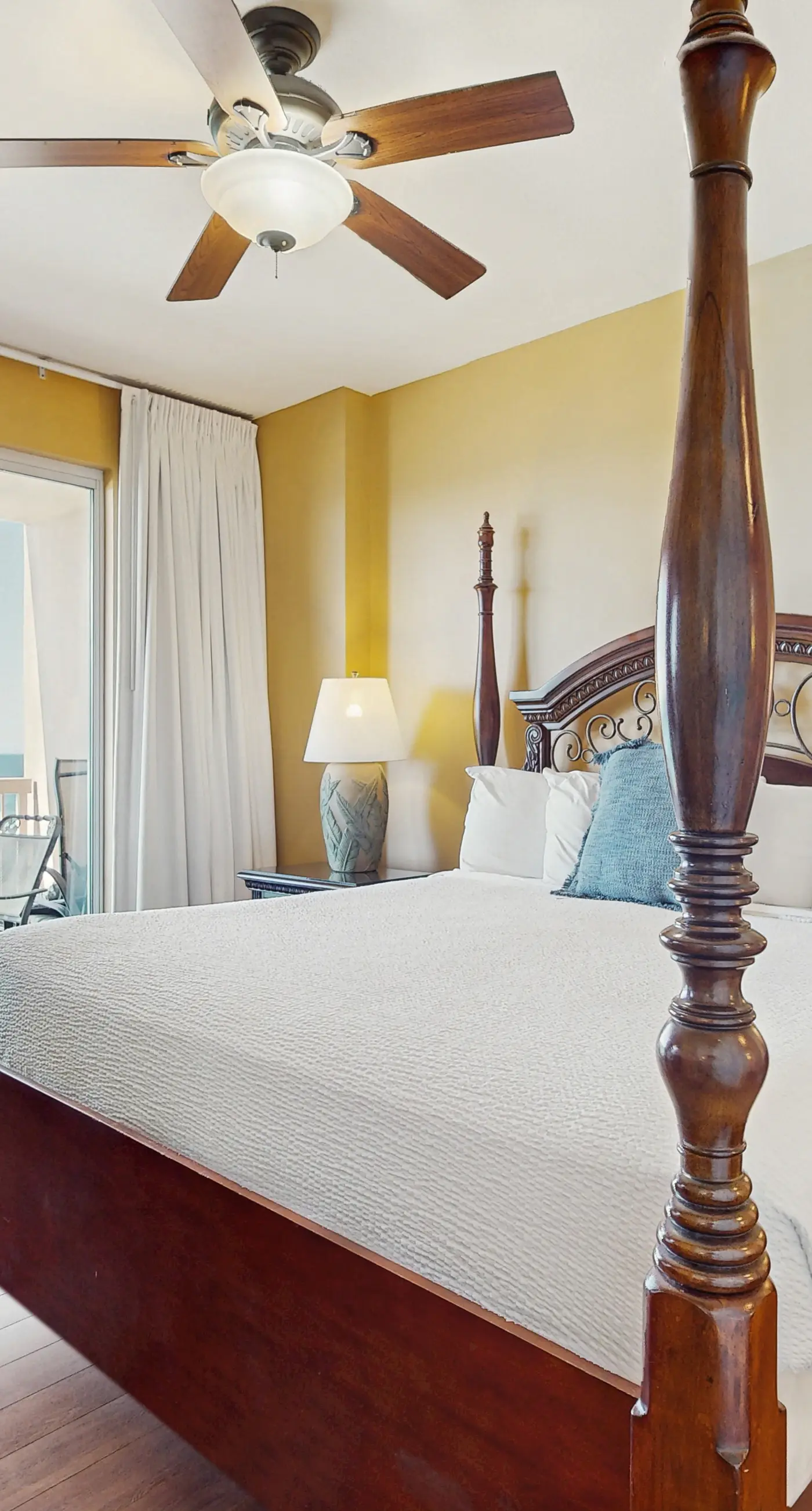 Elegant & spacious condo with incredible Gulf-front views, two pools & gym