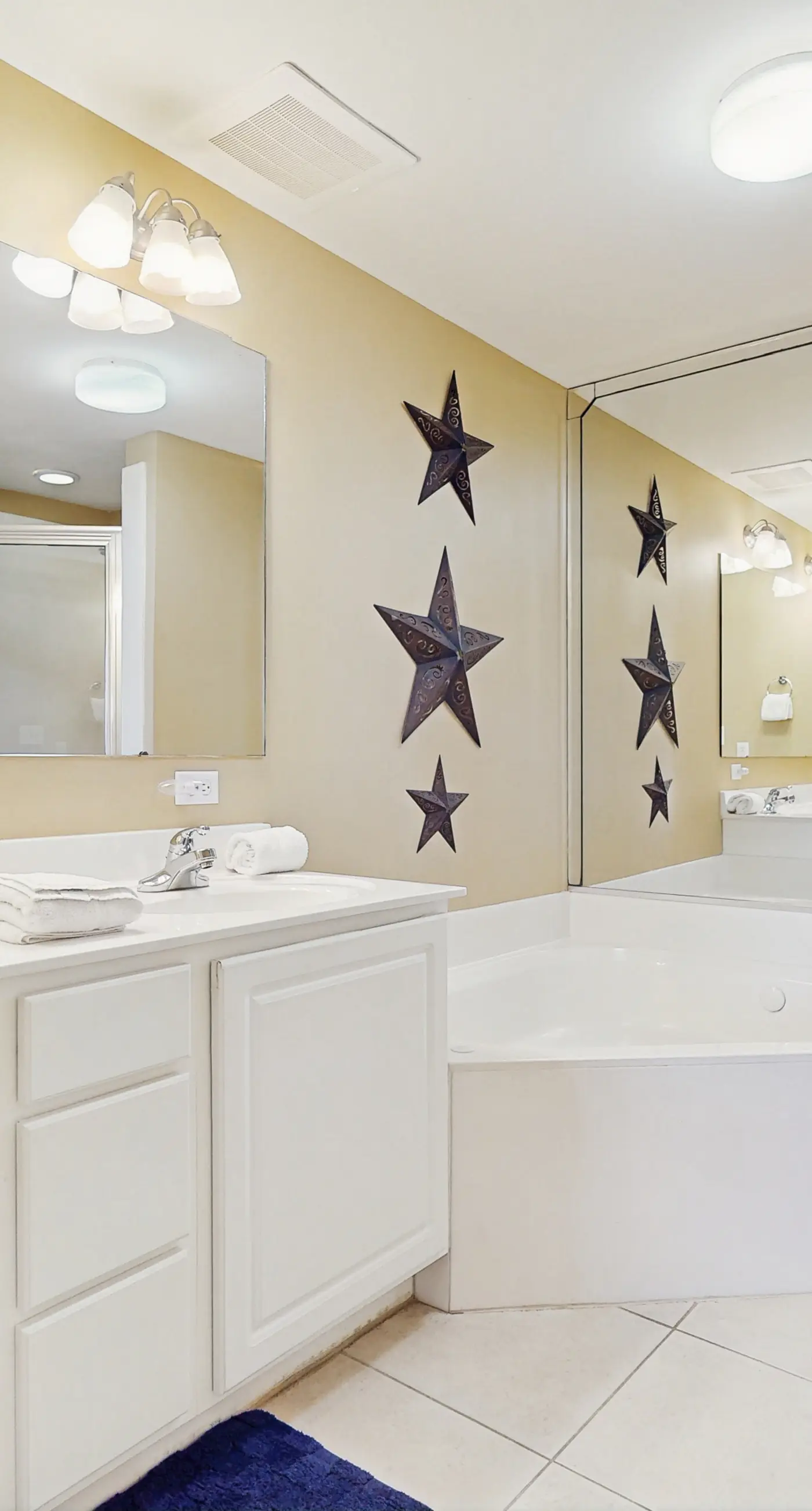 Elegant & spacious condo with incredible Gulf-front views, two pools & gym