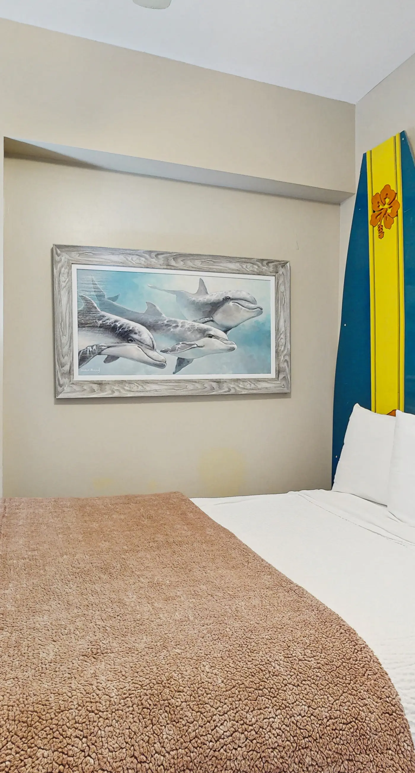 Elegant & spacious condo with incredible Gulf-front views, two pools & gym