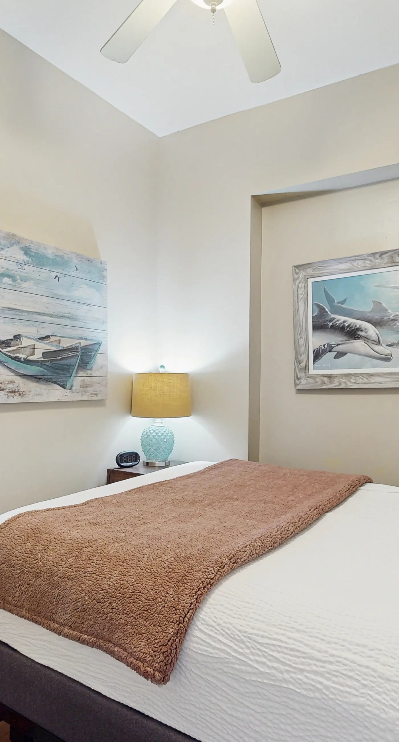 Elegant & spacious condo with incredible Gulf-front views, two pools & gym