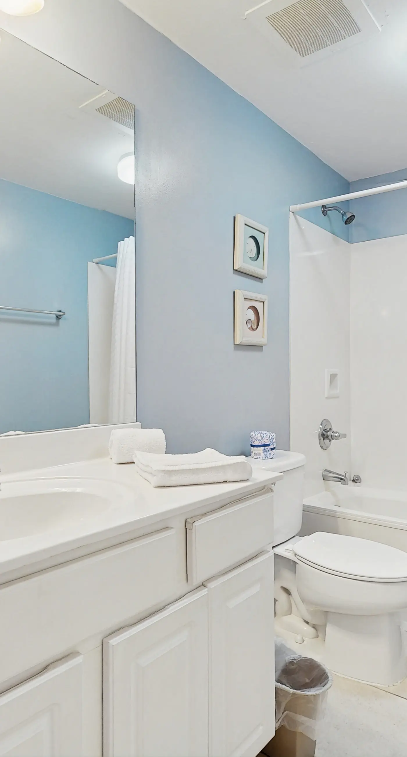 Elegant & spacious condo with incredible Gulf-front views, two pools & gym