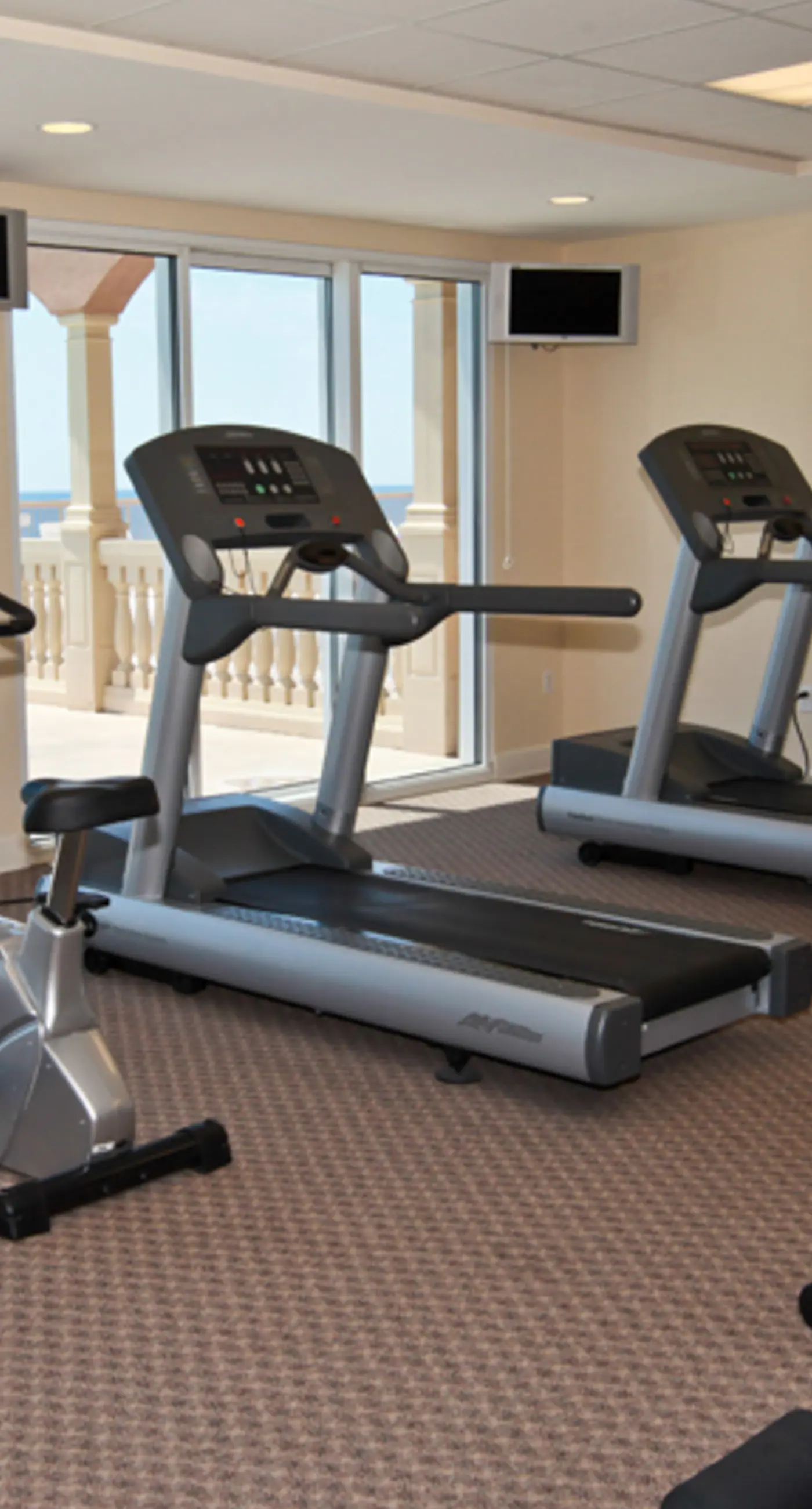 Elegant & spacious condo with incredible Gulf-front views, two pools & gym