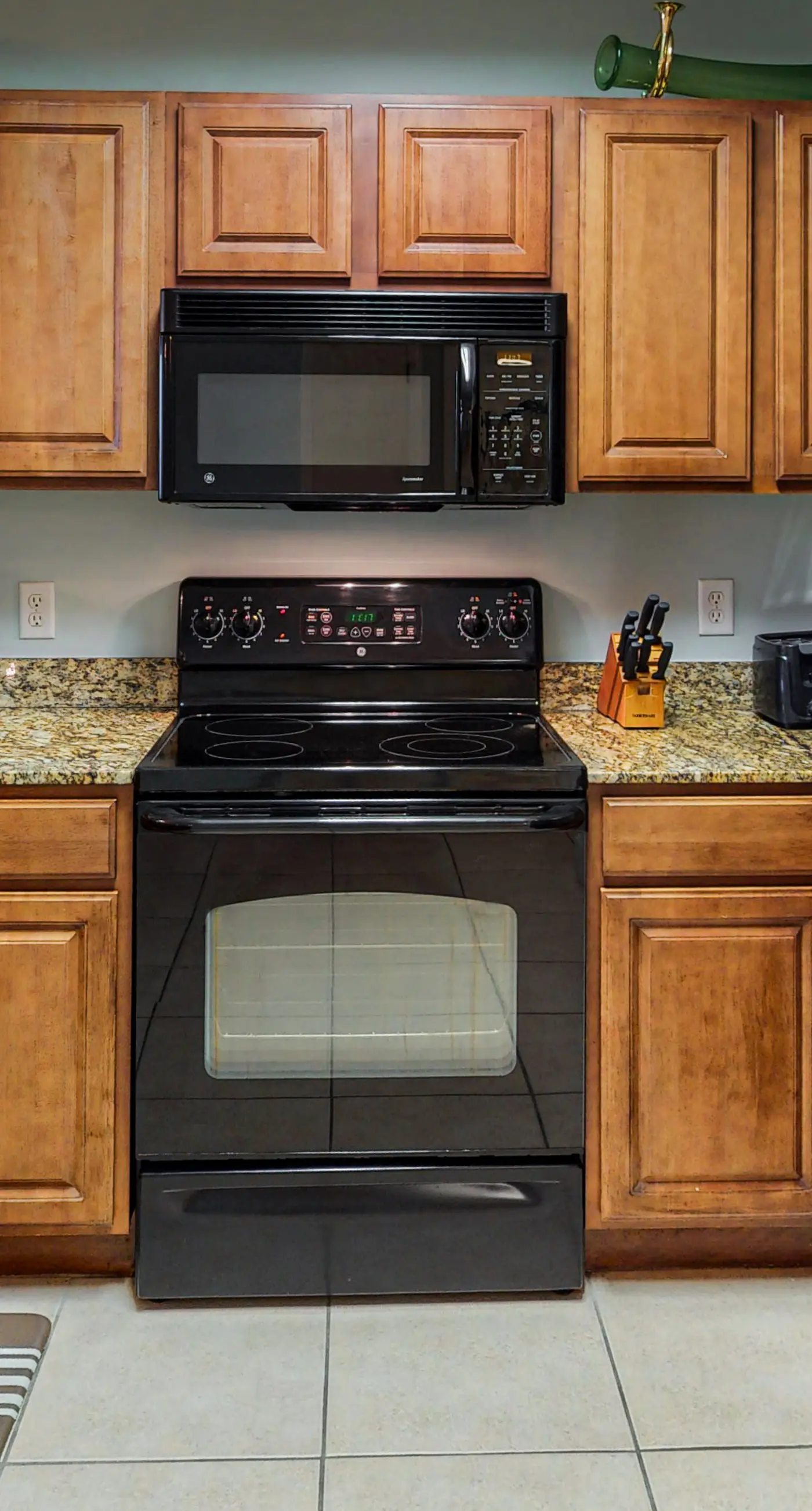 Elegant, beachfront condo with two pools, BBQ area & fitness room