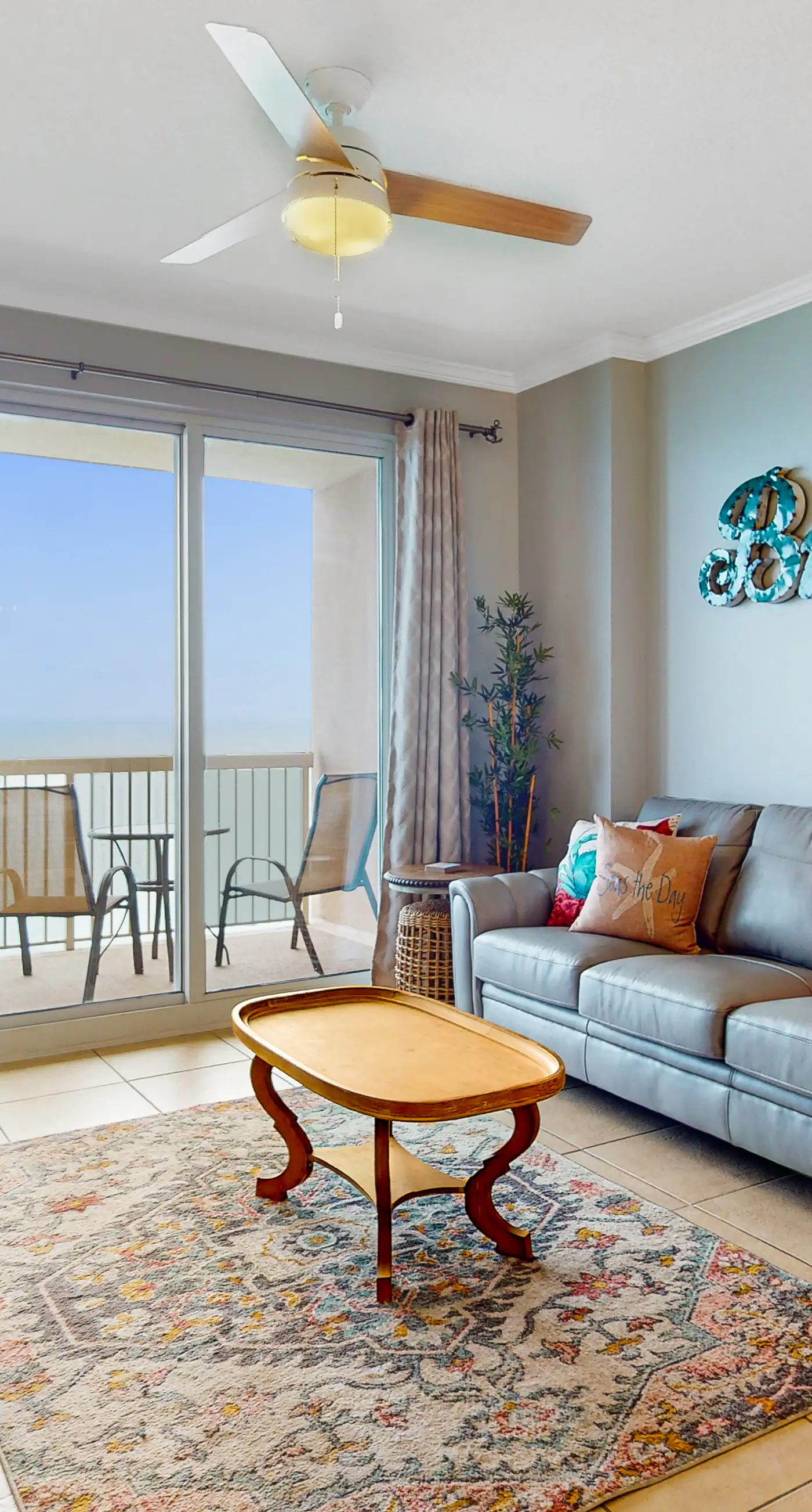 Beach-chic, waterfront condo with stunning Gulf views, pools & gym