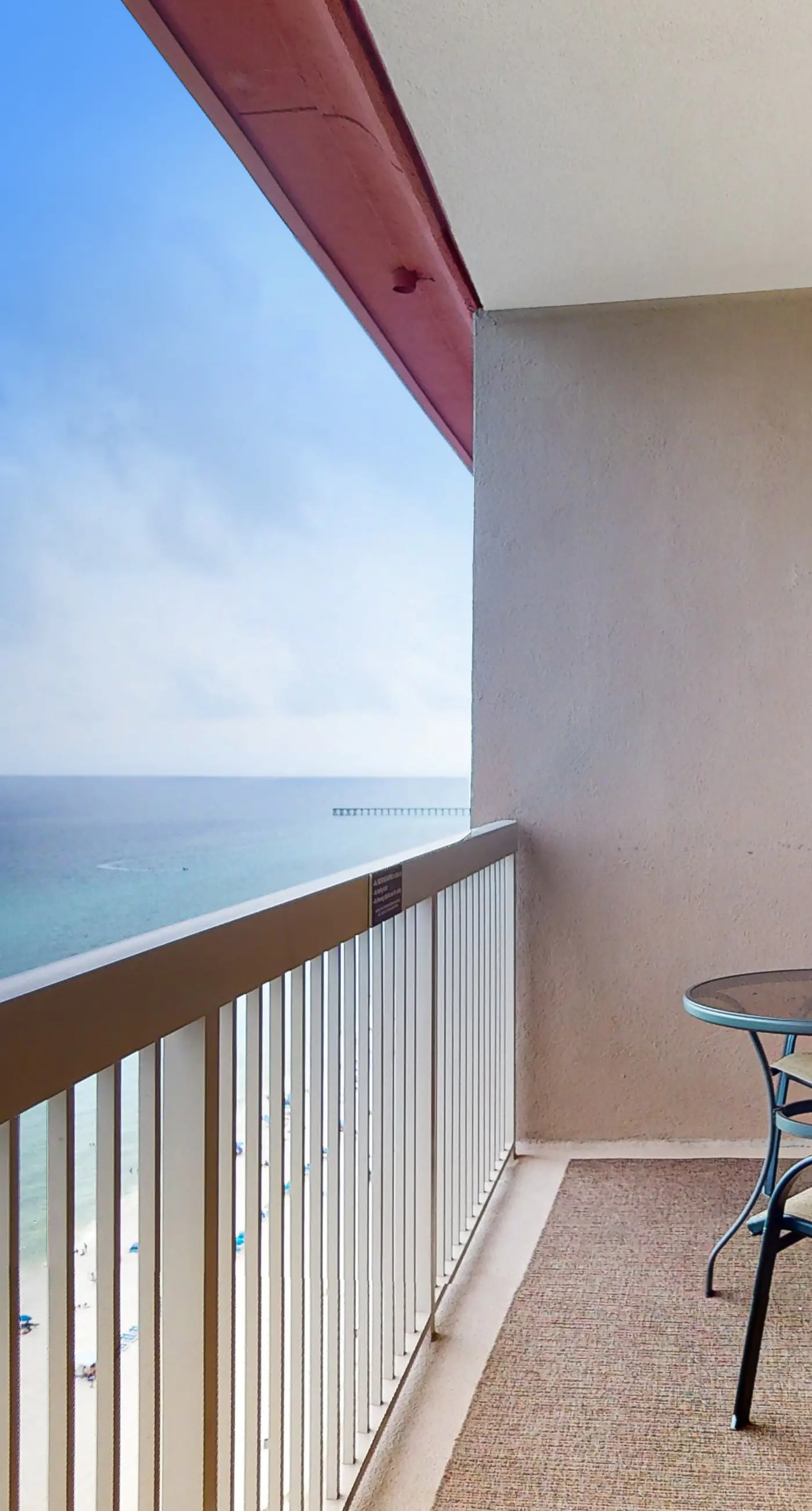 Beach-chic, waterfront condo with stunning Gulf views, pools & gym