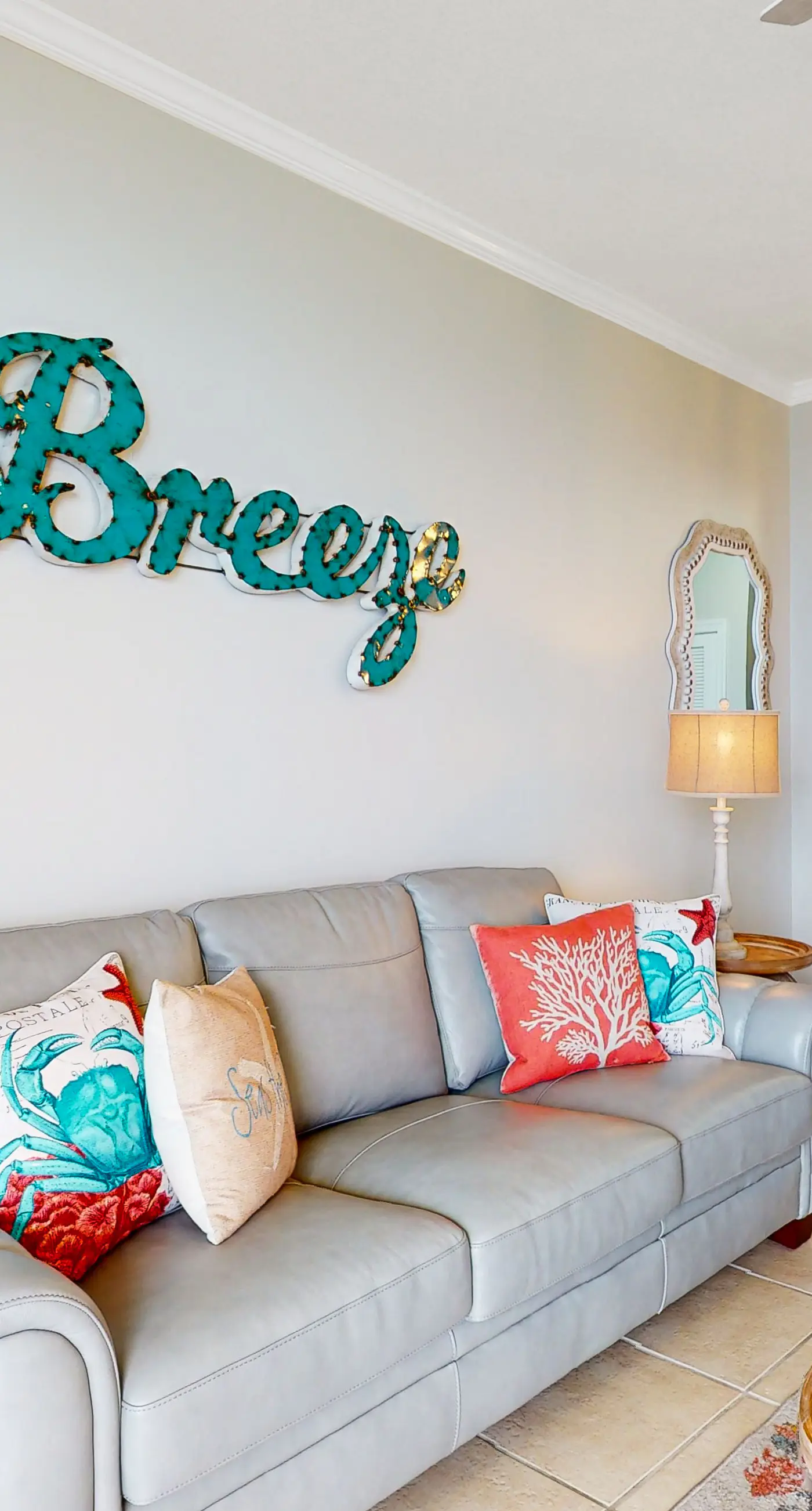 Beach-chic, waterfront condo with stunning Gulf views, pools & gym
