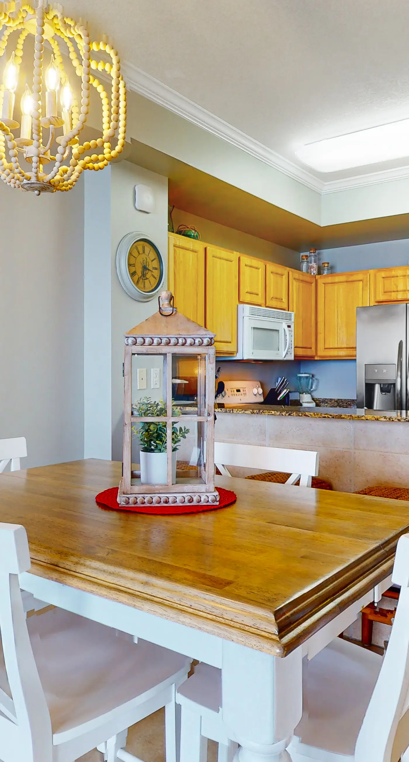 Beach-chic, waterfront condo with stunning Gulf views, pools & gym