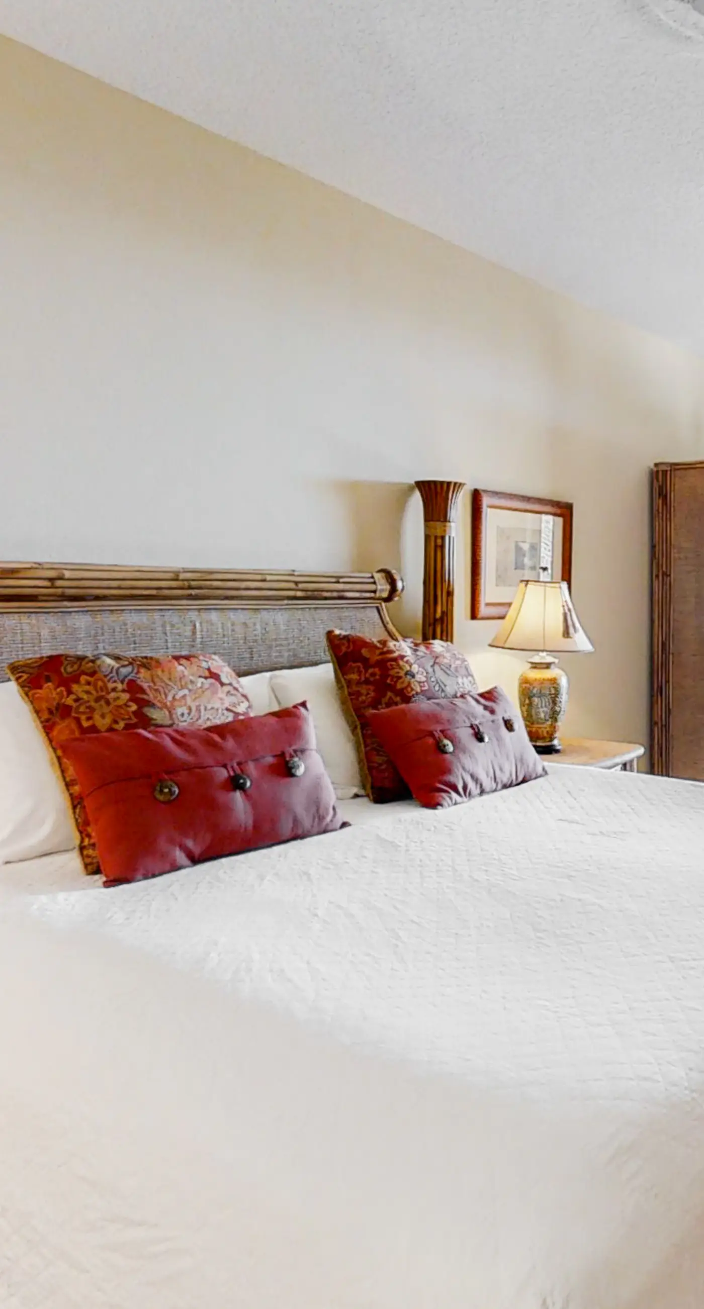 Condo with 2 stunning pools, hot tub, gym, partial Gulf view & pickleball