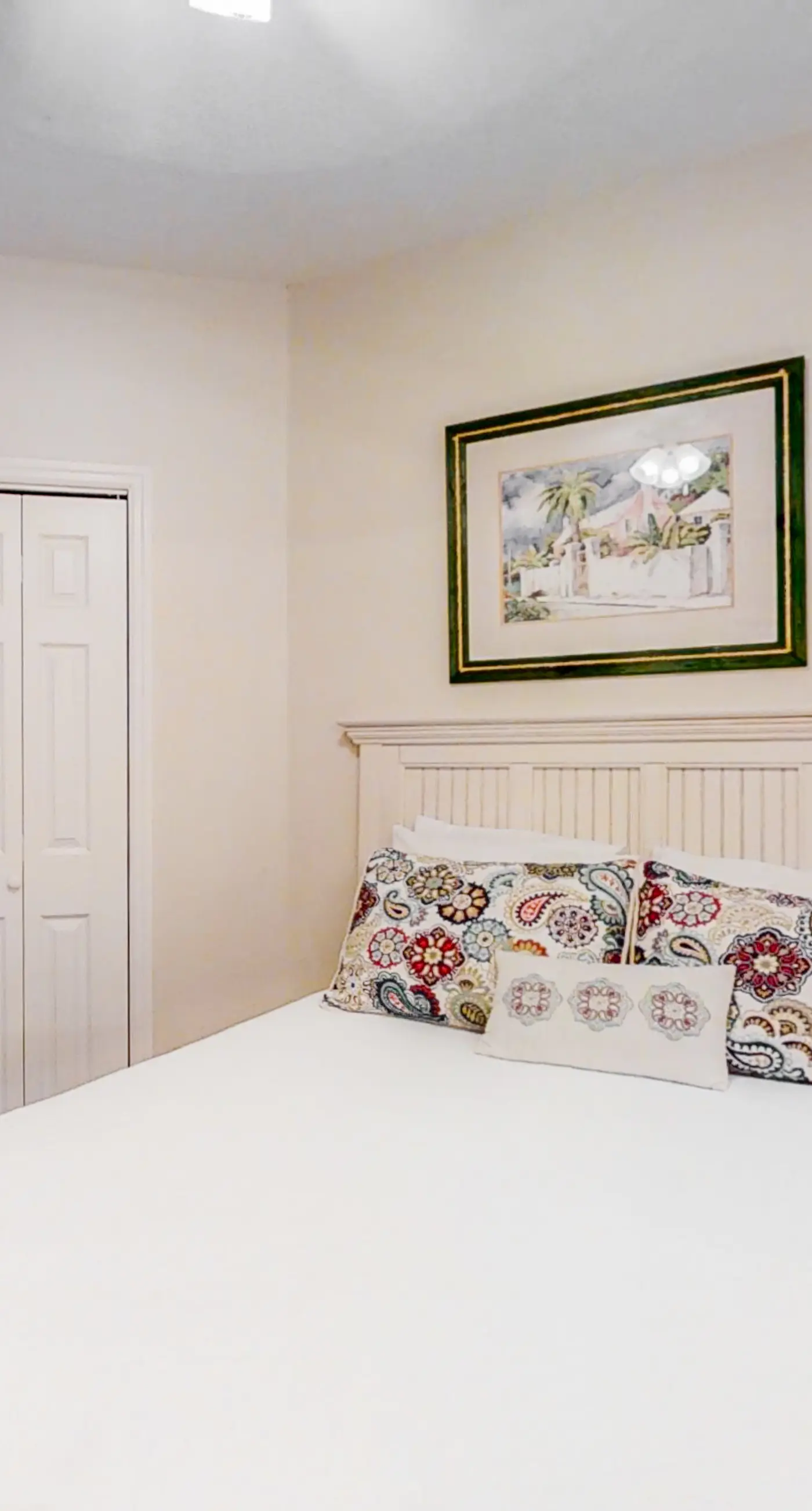 Condo with 2 stunning pools, hot tub, gym, partial Gulf view & pickleball