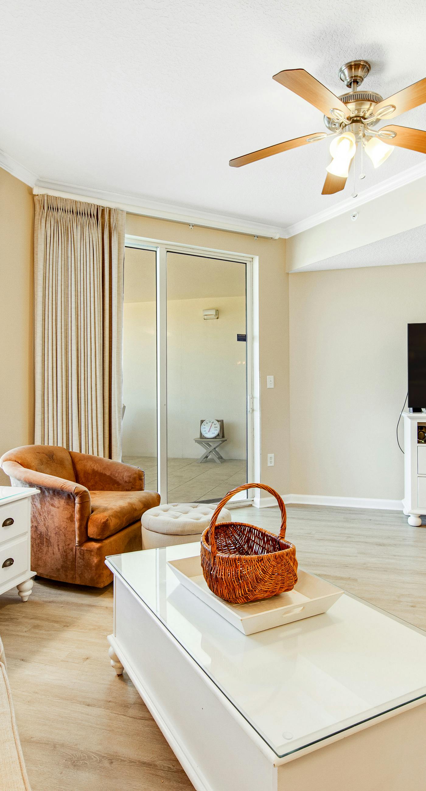 Charming suite with spacious balcony, pools, tennis & pickleball