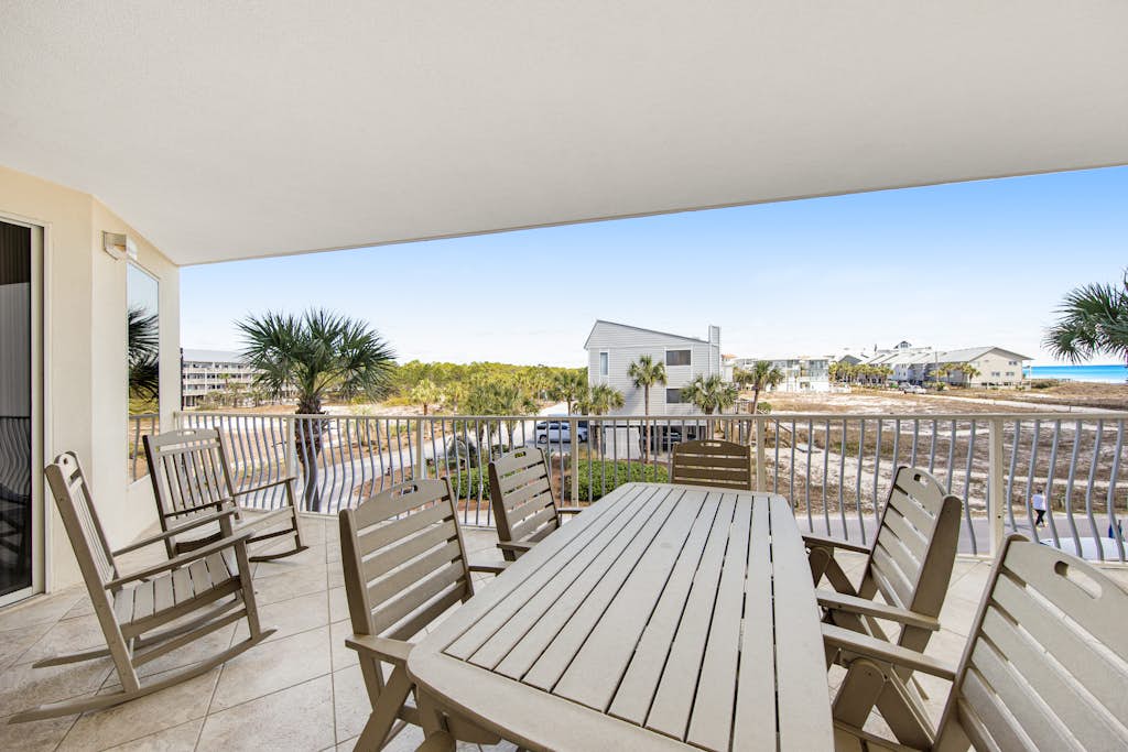 Charming suite with spacious balcony, pools, tennis & pickleball