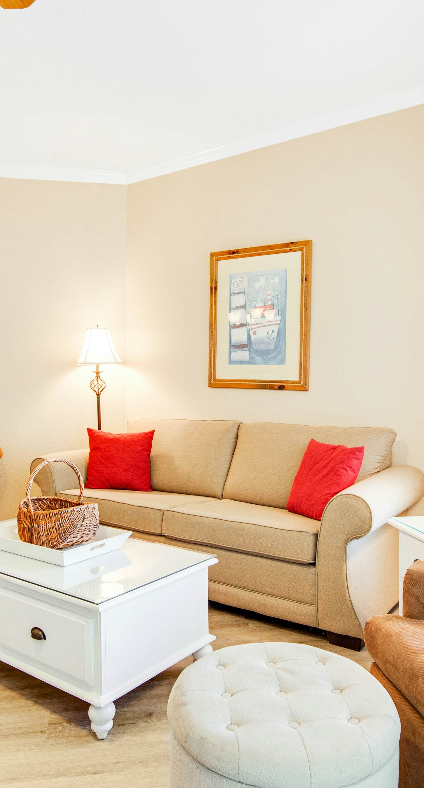 Charming suite with spacious balcony, pools, tennis & pickleball