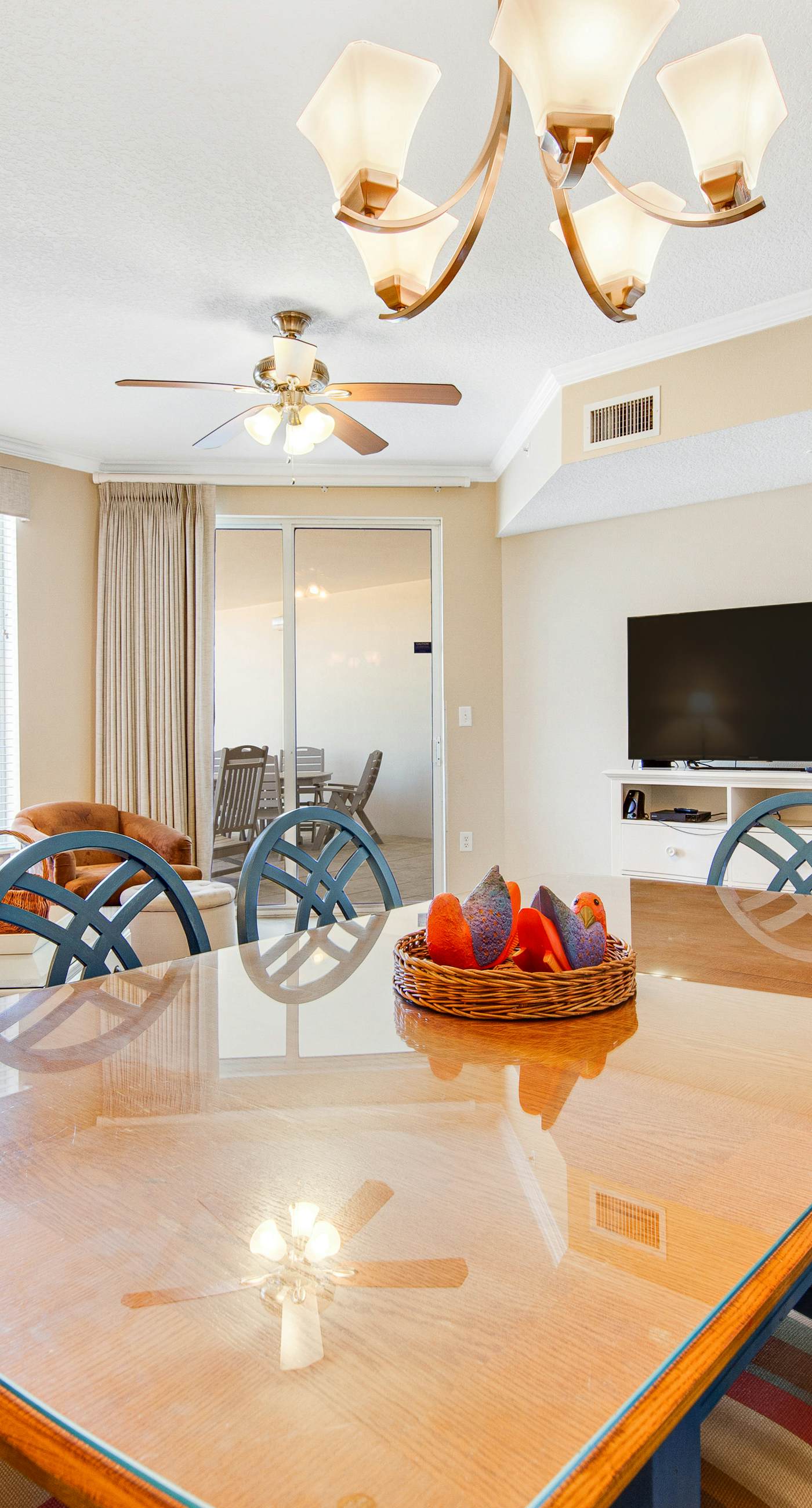 Charming suite with spacious balcony, pools, tennis & pickleball