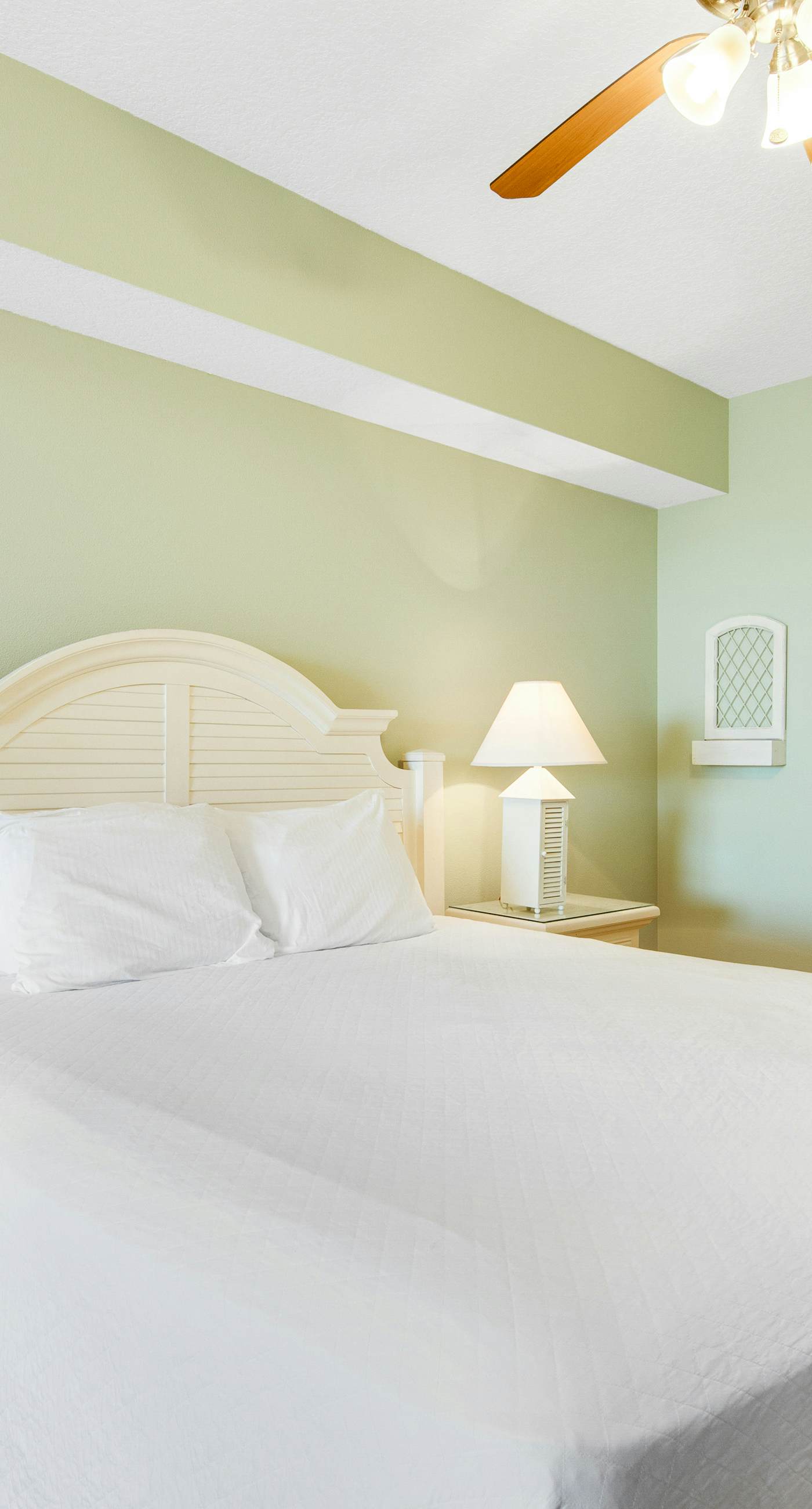 Charming suite with spacious balcony, pools, tennis & pickleball