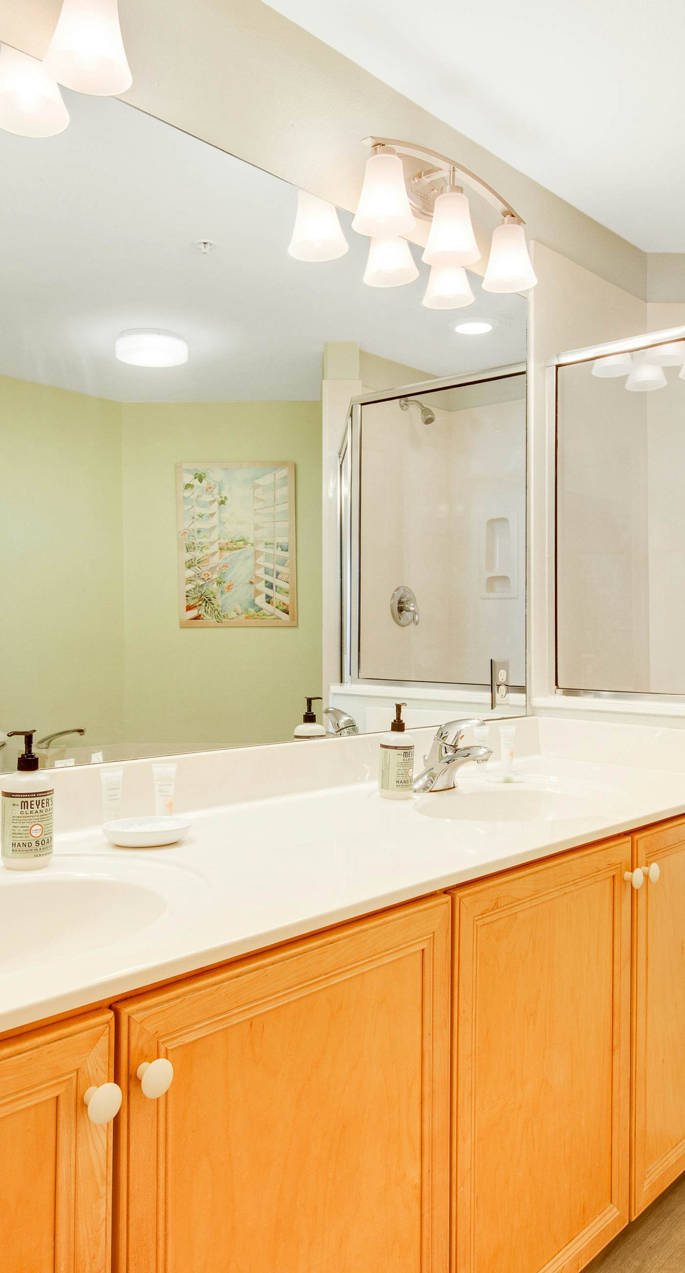 Charming suite with spacious balcony, pools, tennis & pickleball