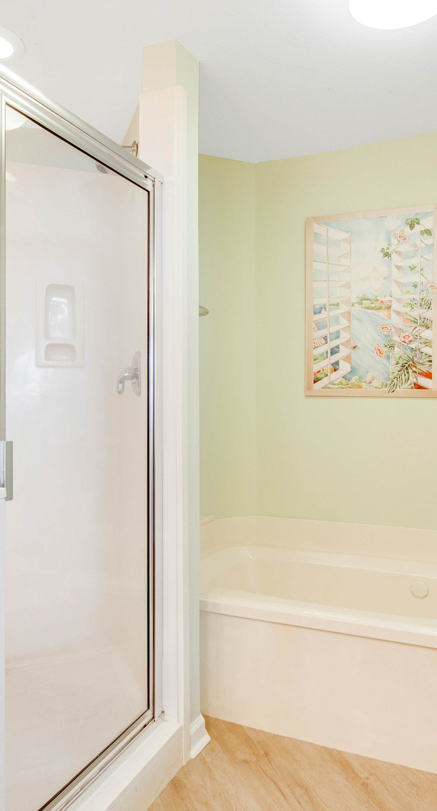 Charming suite with spacious balcony, pools, tennis & pickleball