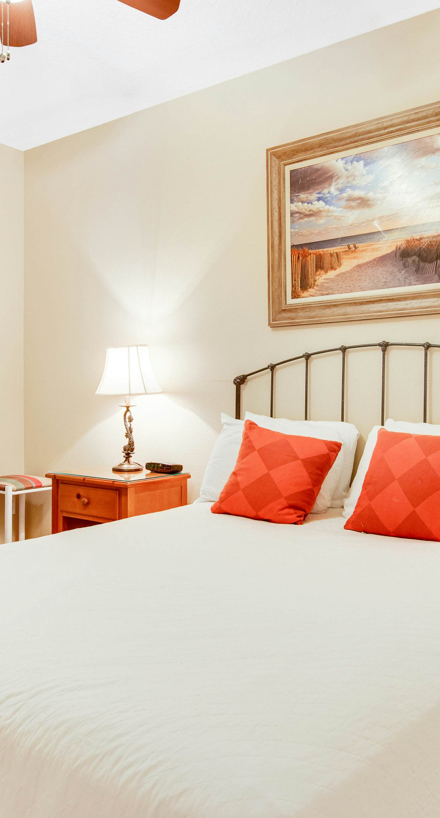 Charming suite with spacious balcony, pools, tennis & pickleball