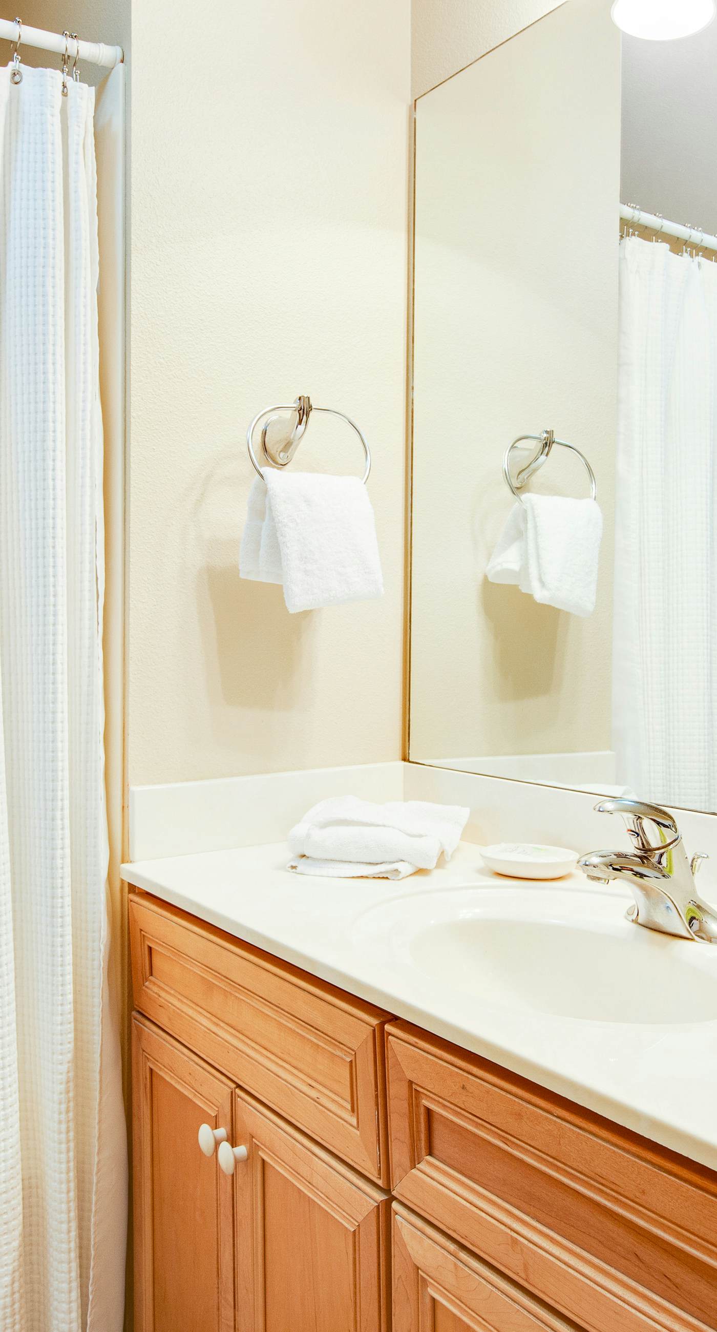 Charming suite with spacious balcony, pools, tennis & pickleball