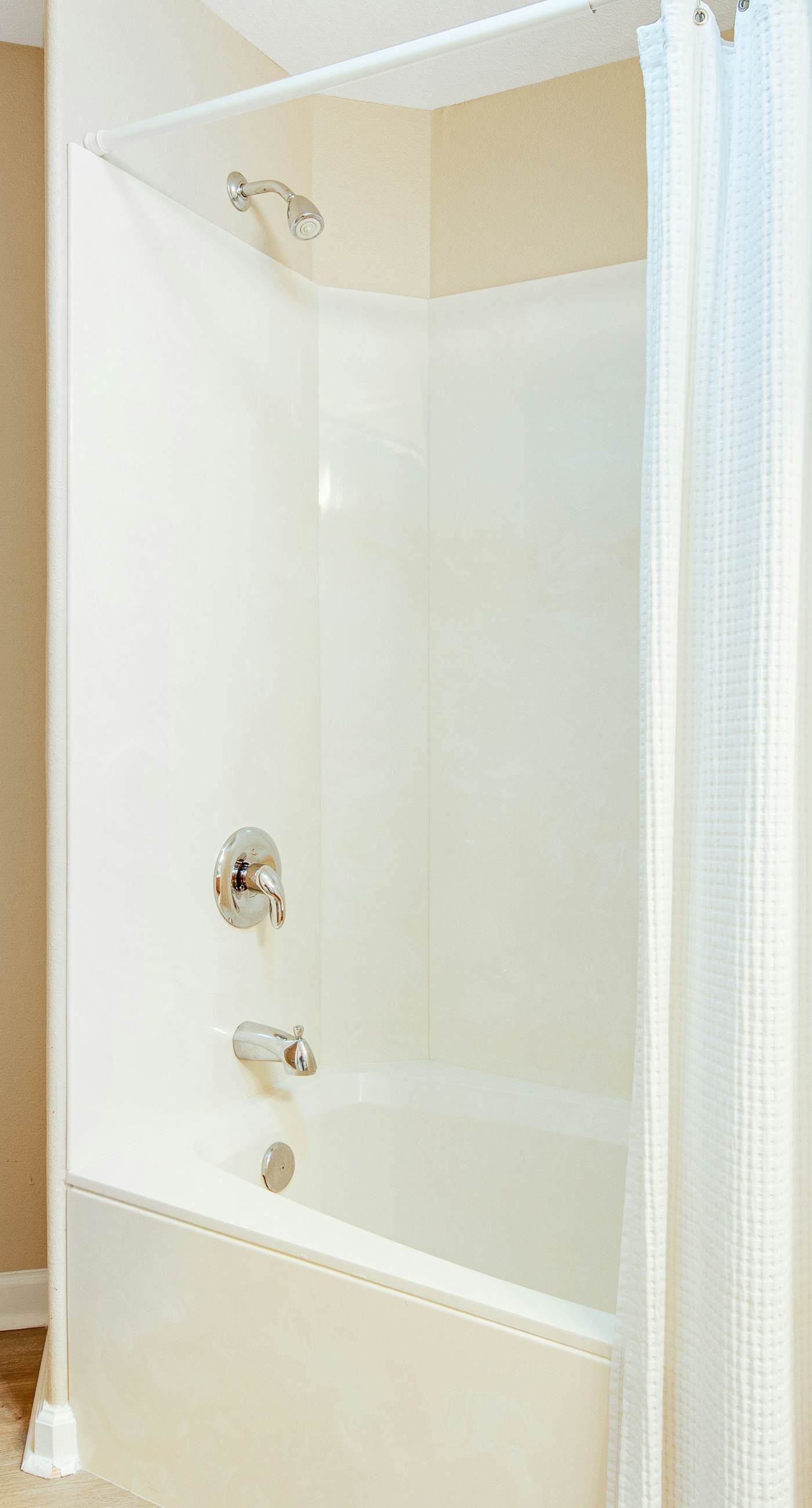 Charming suite with spacious balcony, pools, tennis & pickleball