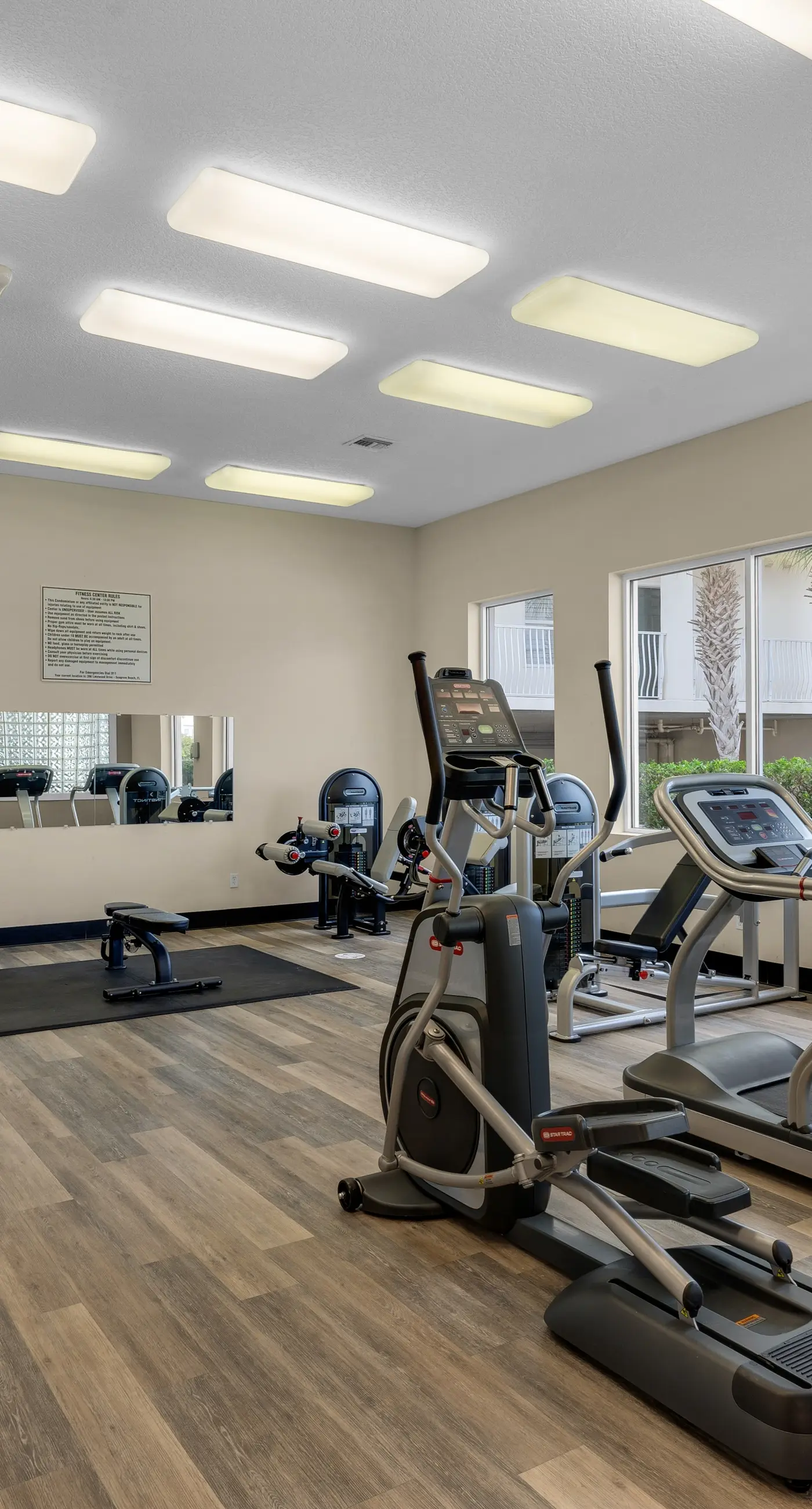 Coastline view 2-bedroom plus bunks with beautiful decor & pickleball