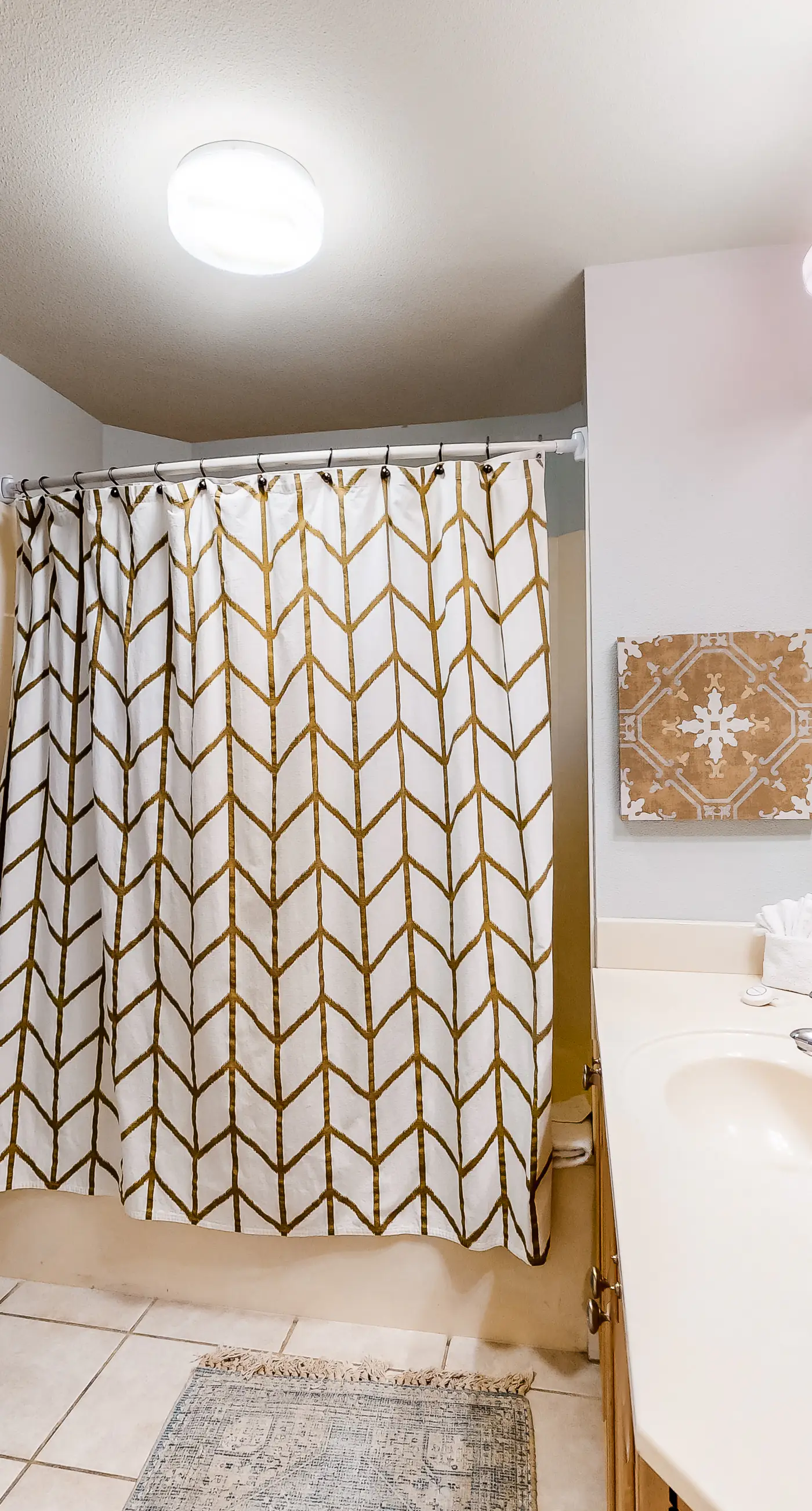 Coastline view 2-bedroom plus bunks with beautiful decor & pickleball