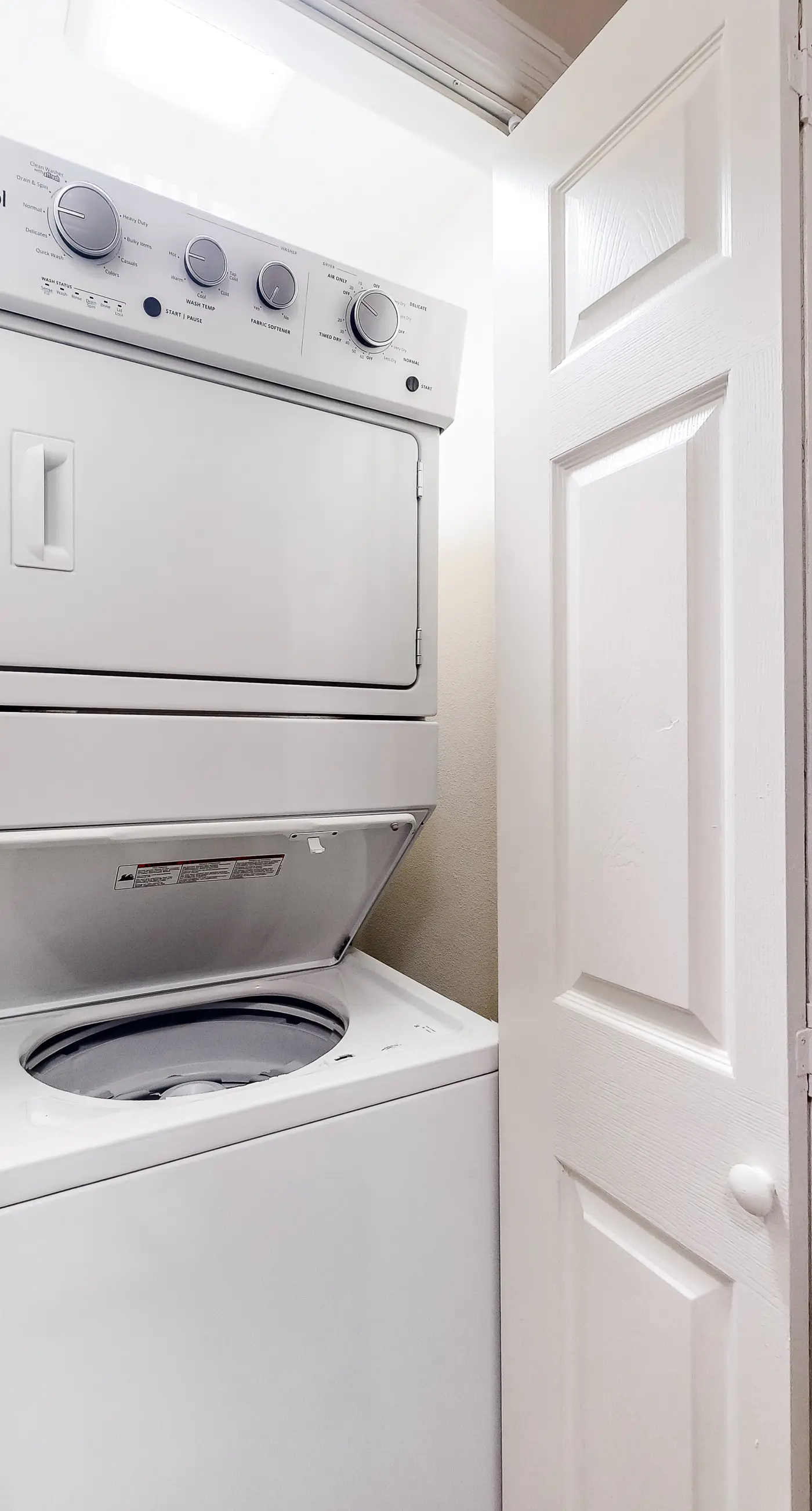 Coastline view 2-bedroom plus bunks with beautiful decor & pickleball