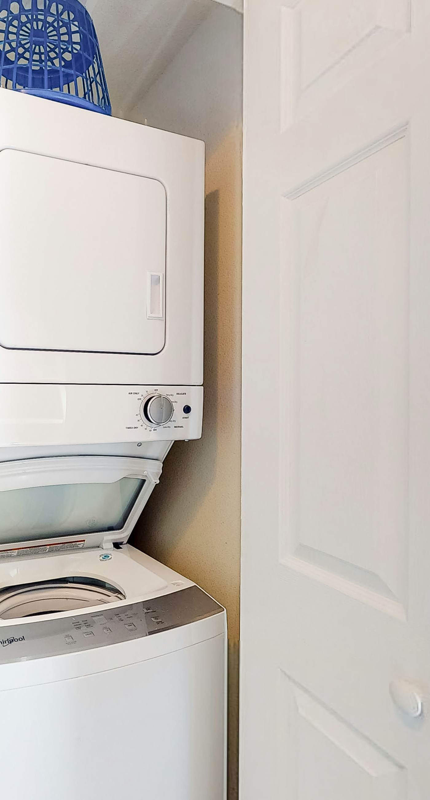 Charming two-bedroom with bunks, balcony overlooking pool & pickleball