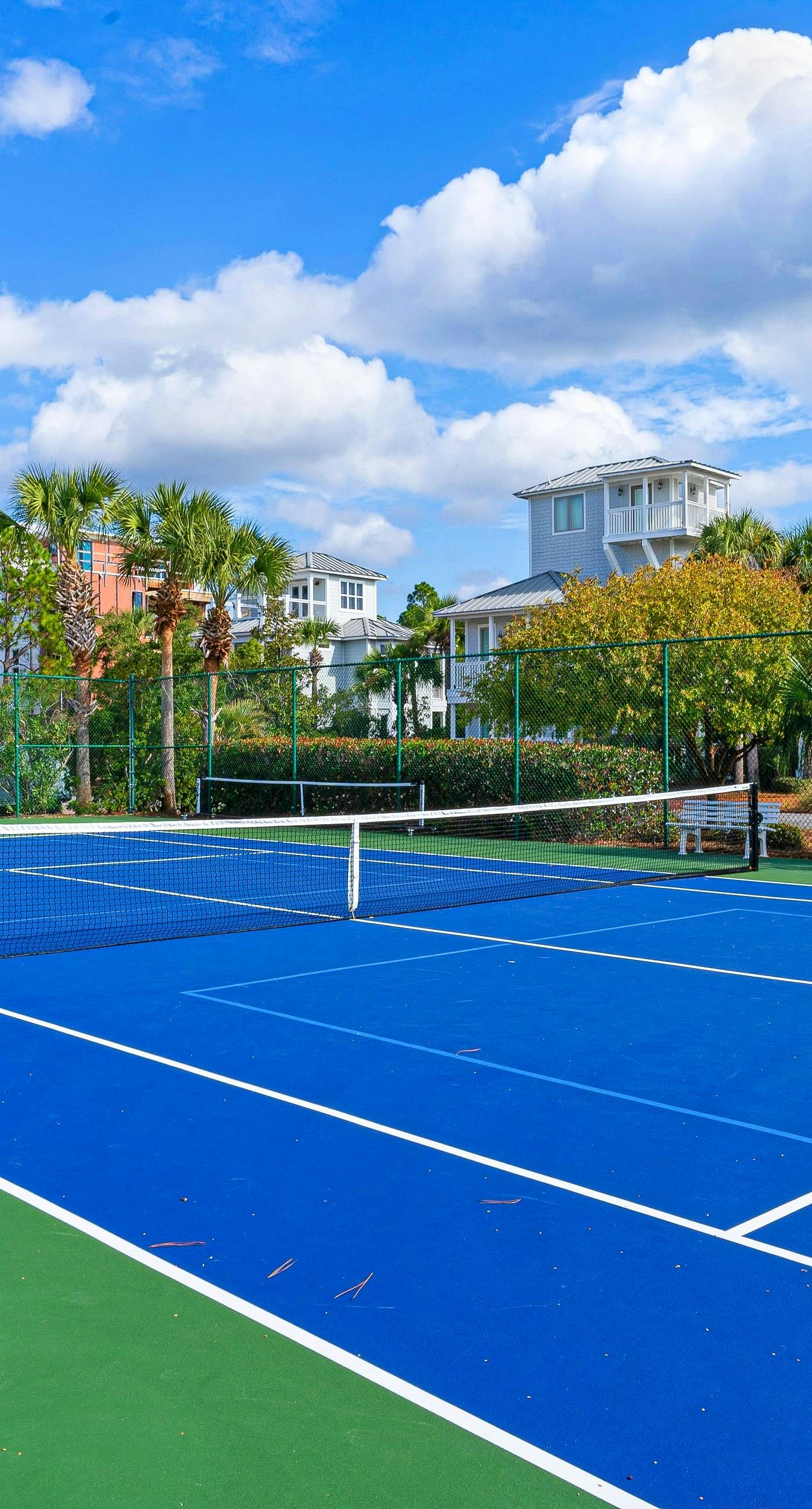 Charming two-bedroom with bunks, balcony overlooking pool & pickleball