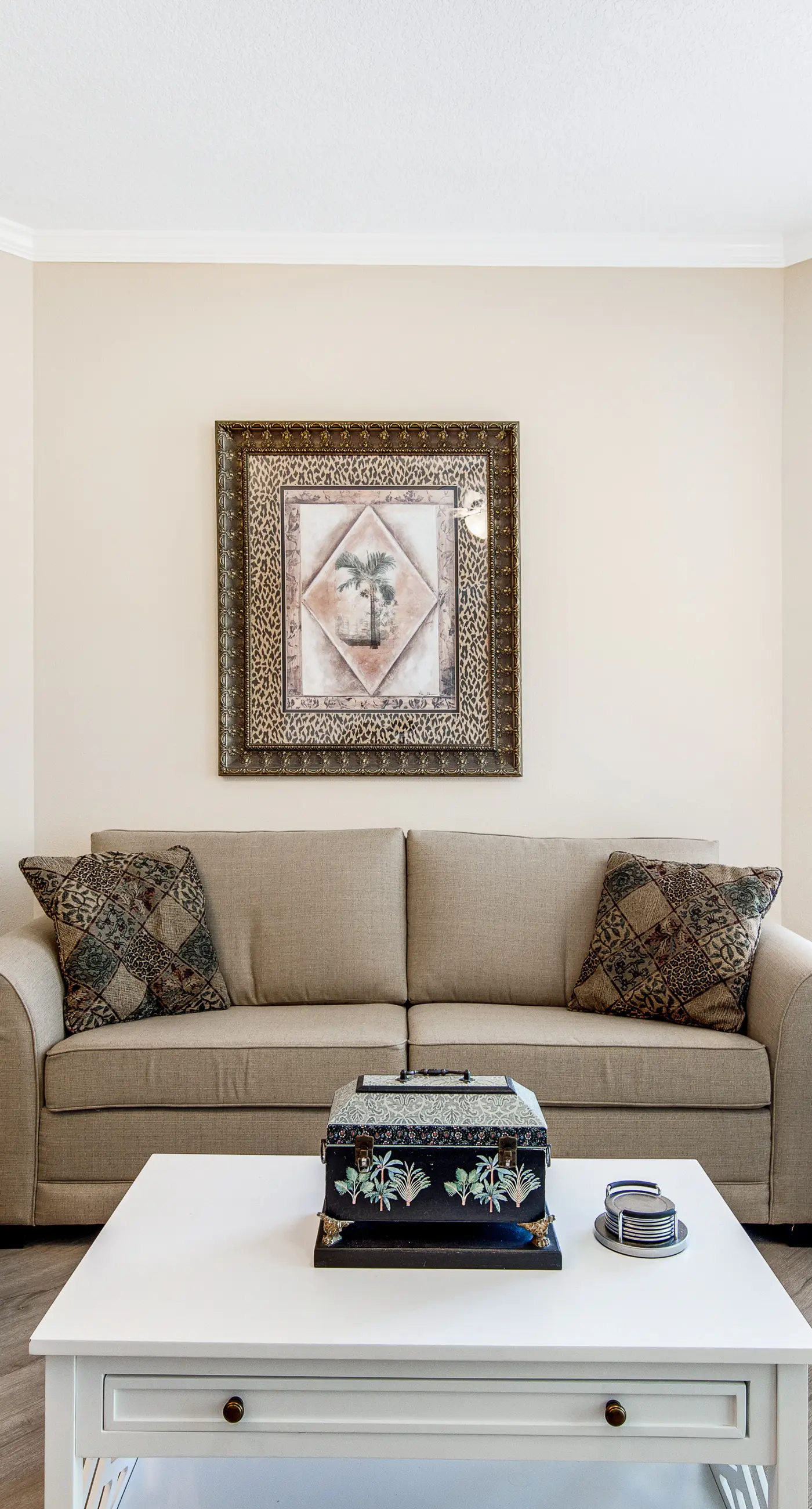 3rd-floor condo with sauna, gym, pool, tennis & pickleball, conference room