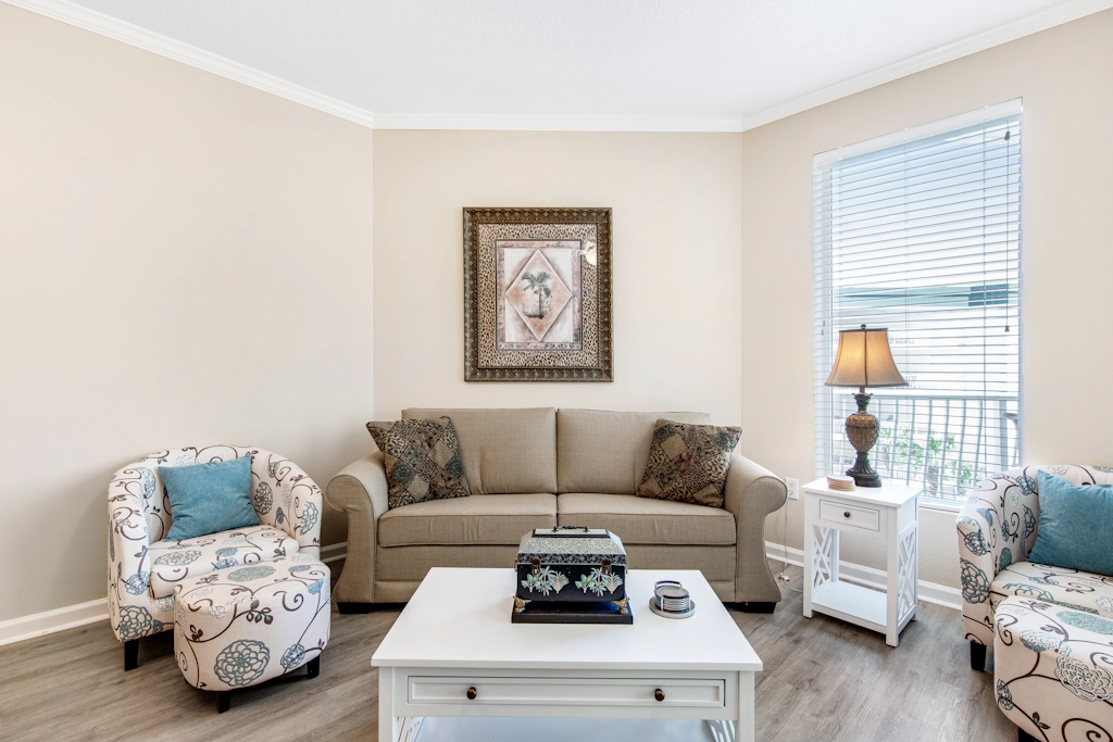 3rd-floor condo with sauna, gym, pool, tennis & pickleball, conference room