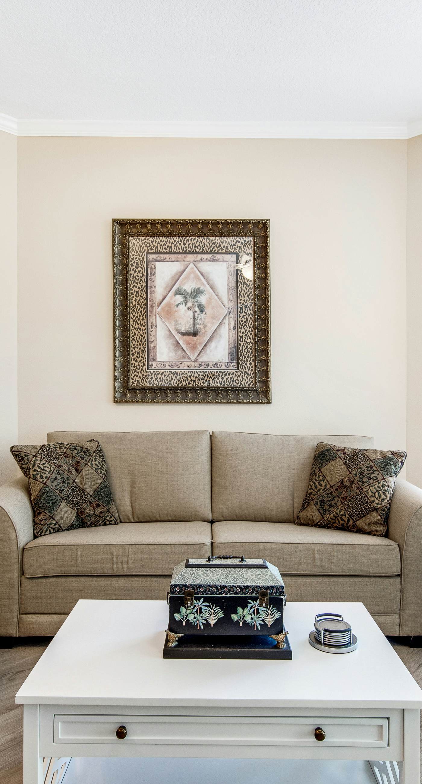3rd-floor condo with sauna, gym, pool, tennis & pickleball, conference room