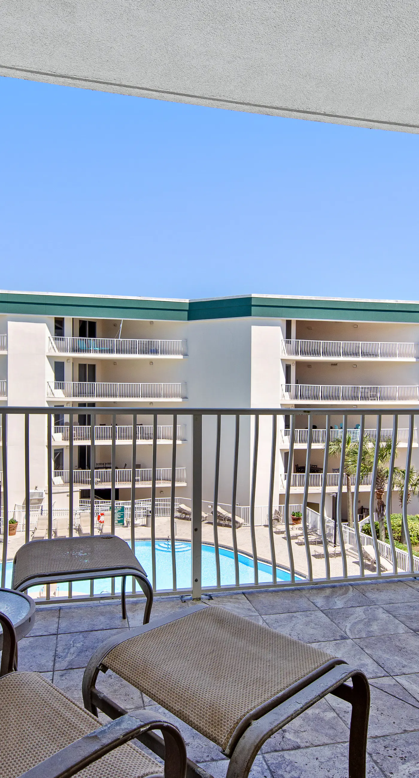 3rd-floor condo with sauna, gym, pool, tennis & pickleball, conference room