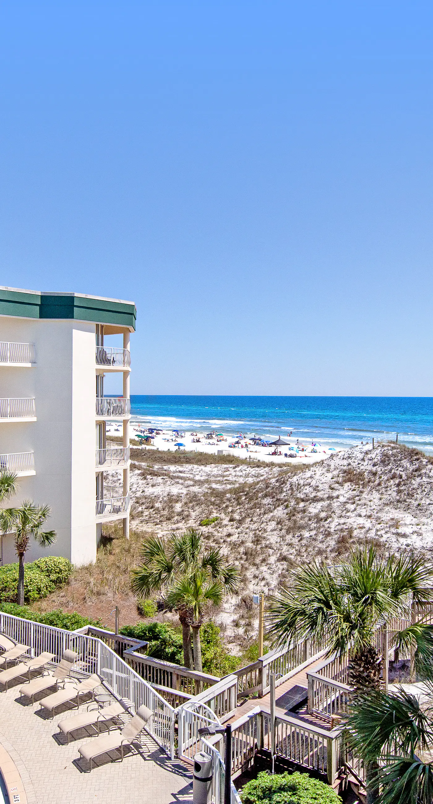 3rd-floor condo with sauna, gym, pool, tennis & pickleball, conference room