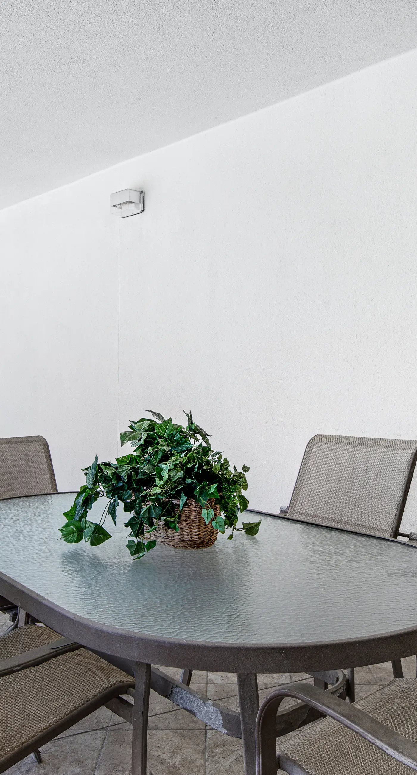 3rd-floor condo with sauna, gym, pool, tennis & pickleball, conference room