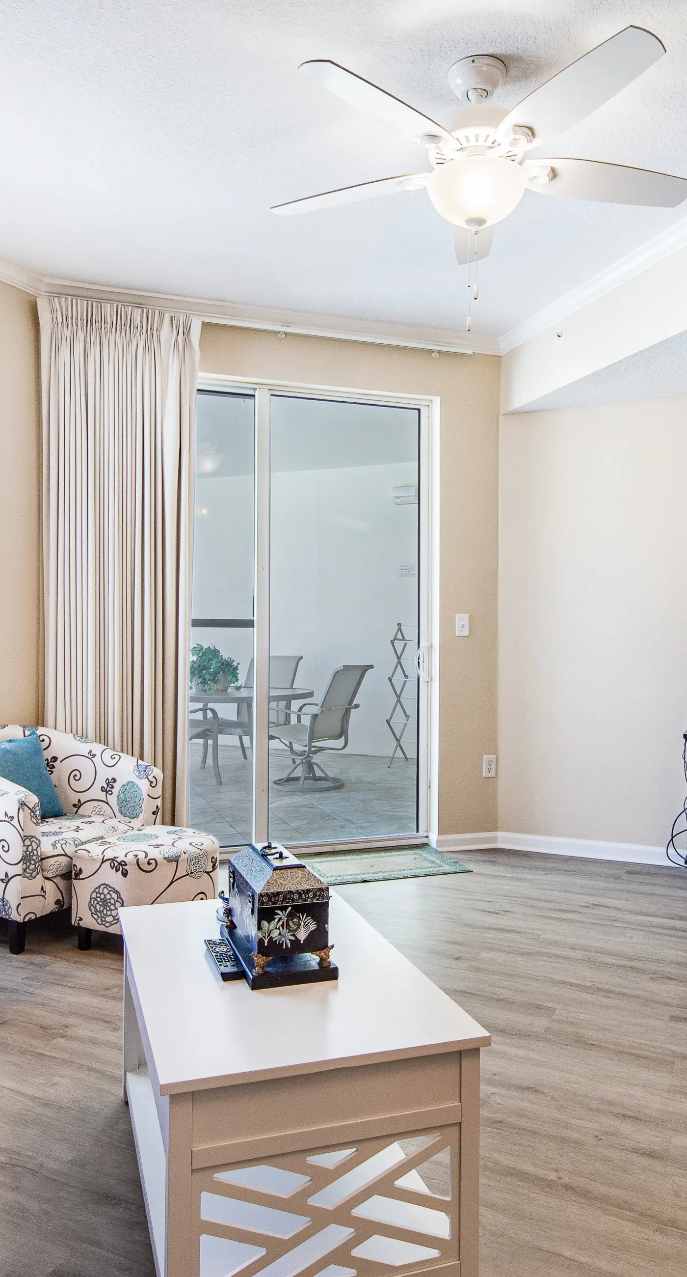 3rd-floor condo with sauna, gym, pool, tennis & pickleball, conference room