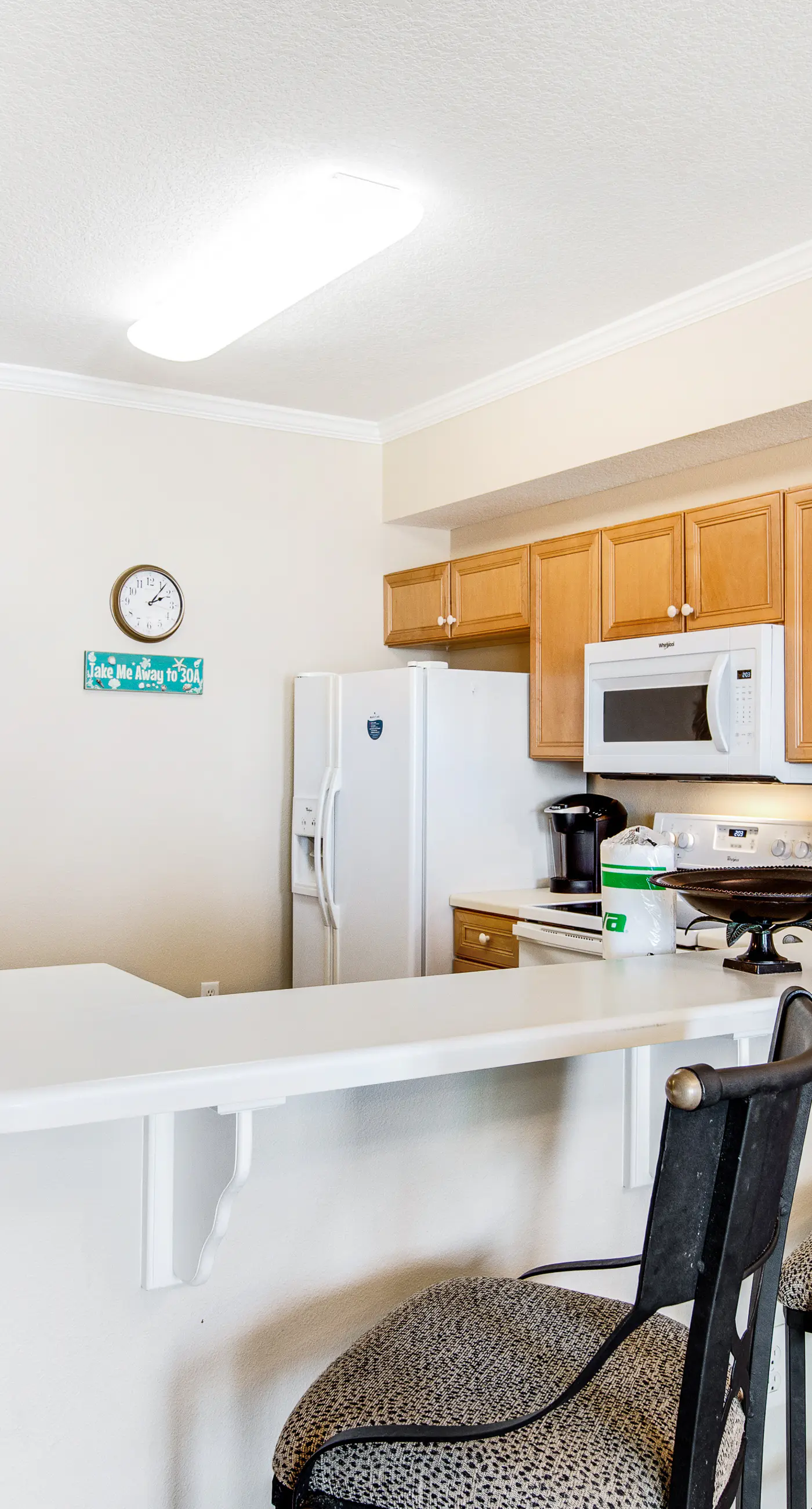 3rd-floor condo with sauna, gym, pool, tennis & pickleball, conference room