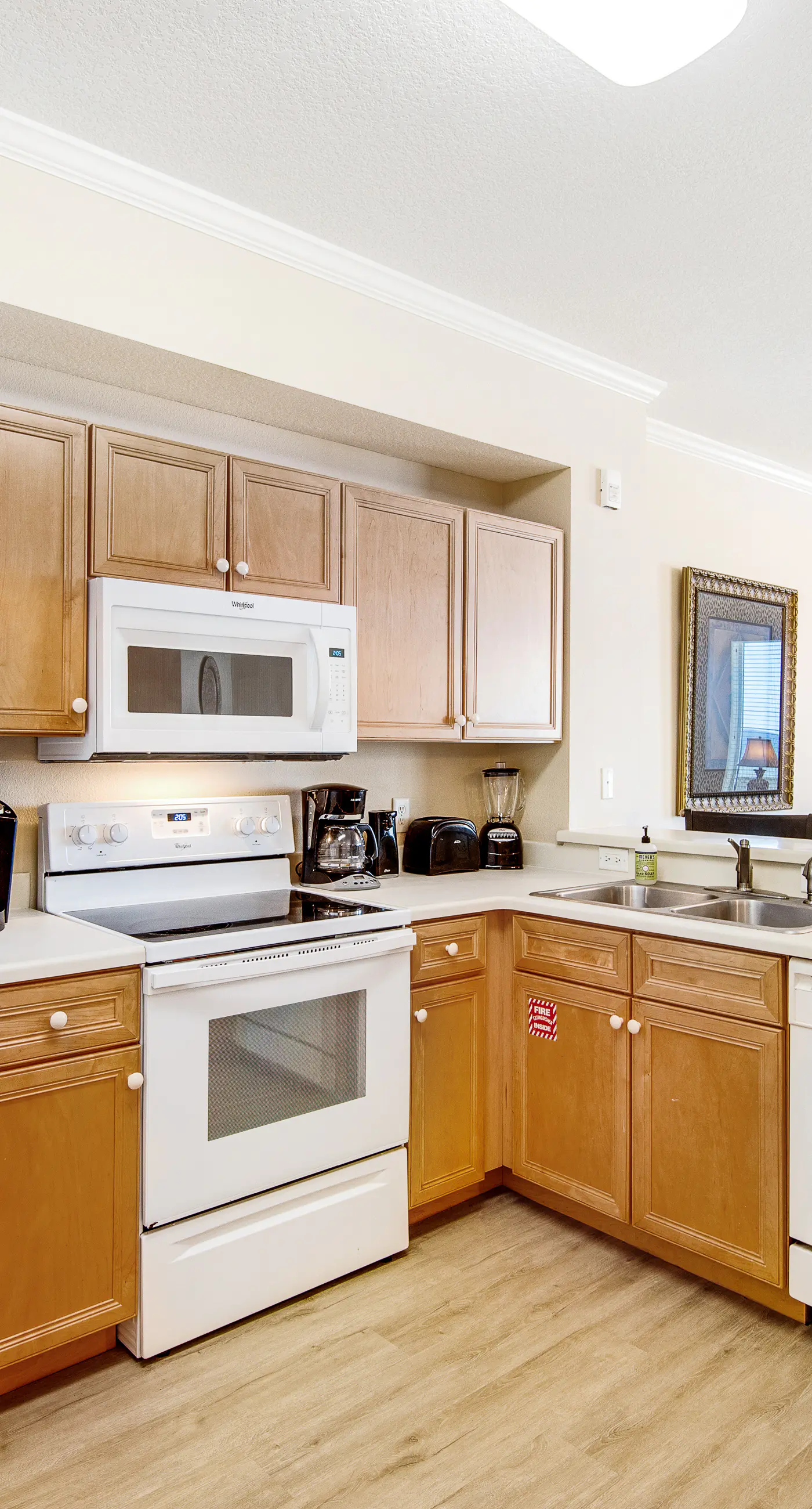 3rd-floor condo with sauna, gym, pool, tennis & pickleball, conference room