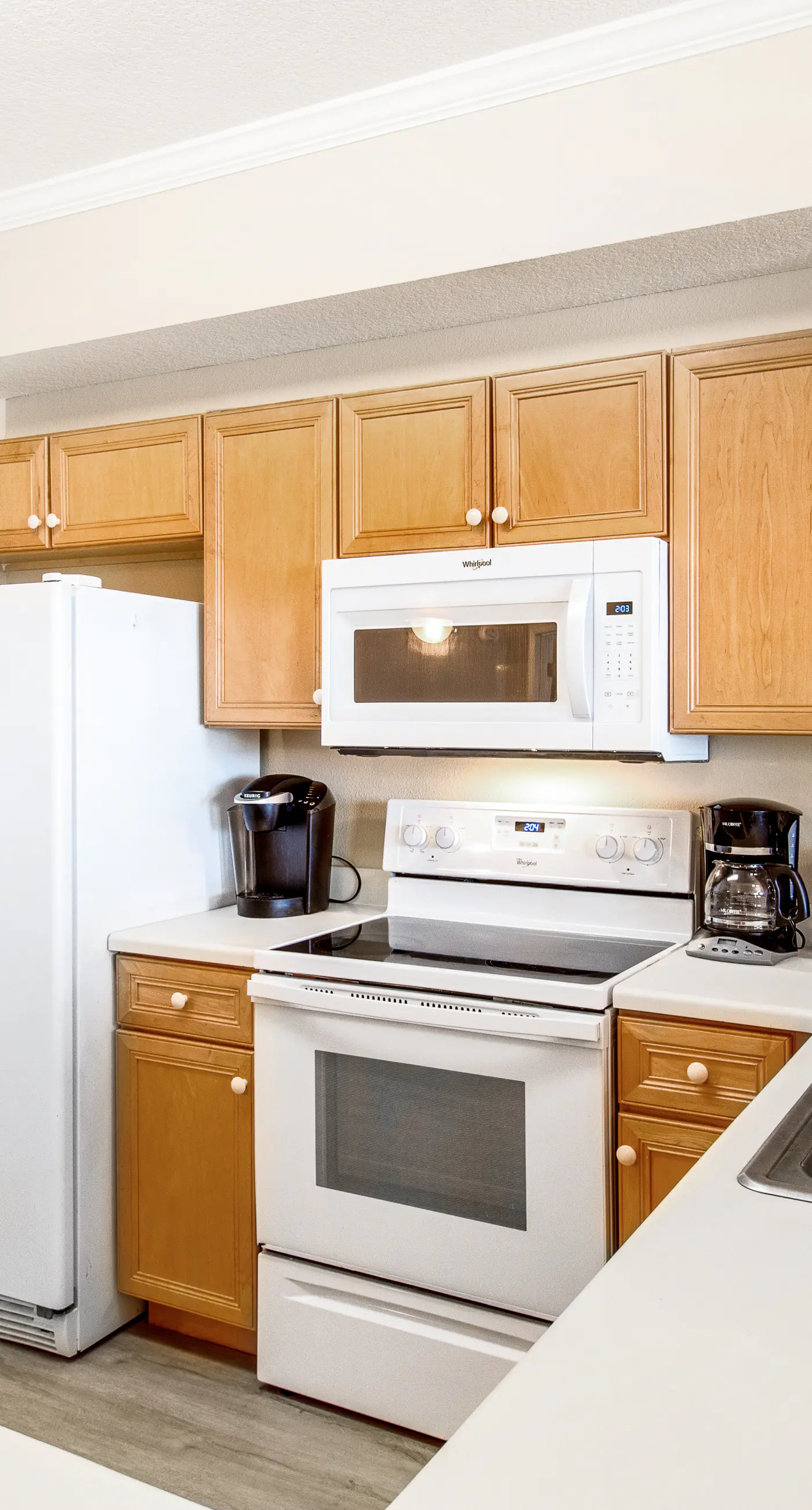 3rd-floor condo with sauna, gym, pool, tennis & pickleball, conference room