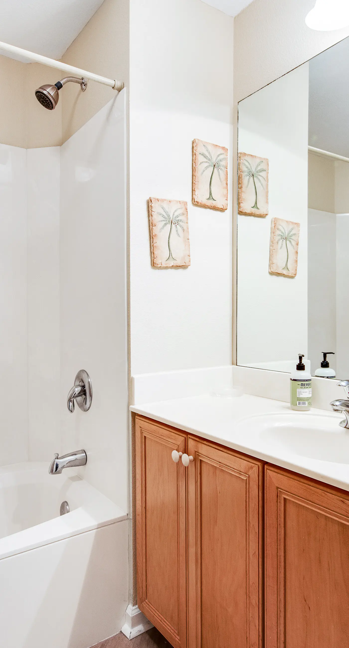 3rd-floor condo with sauna, gym, pool, tennis & pickleball, conference room